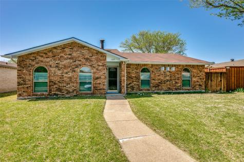 1525 Meandering Way Garland TX 75040
