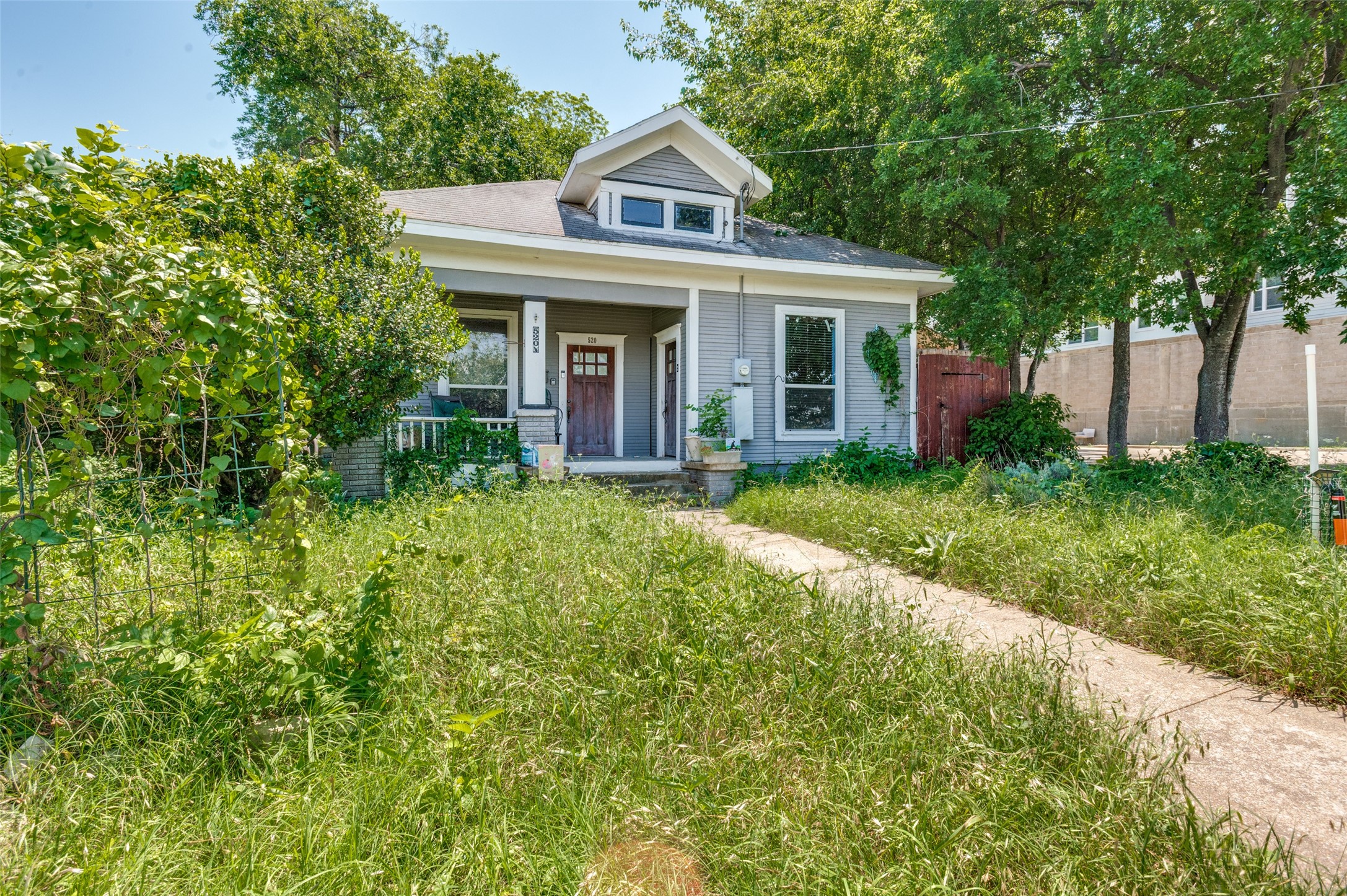 520 W 9th Street Dallas TX 75208