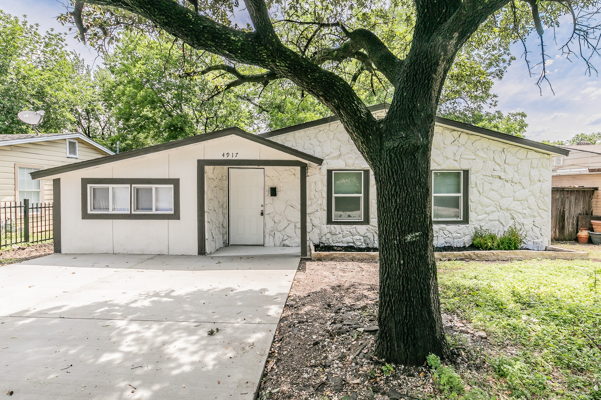 4917 Mccart Avenue Fort Worth TX 76115
