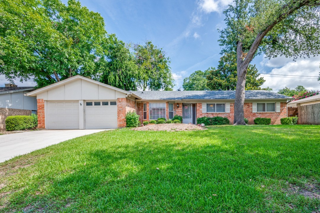 6221 Onyx Drive N North Richland Hills TX 76180