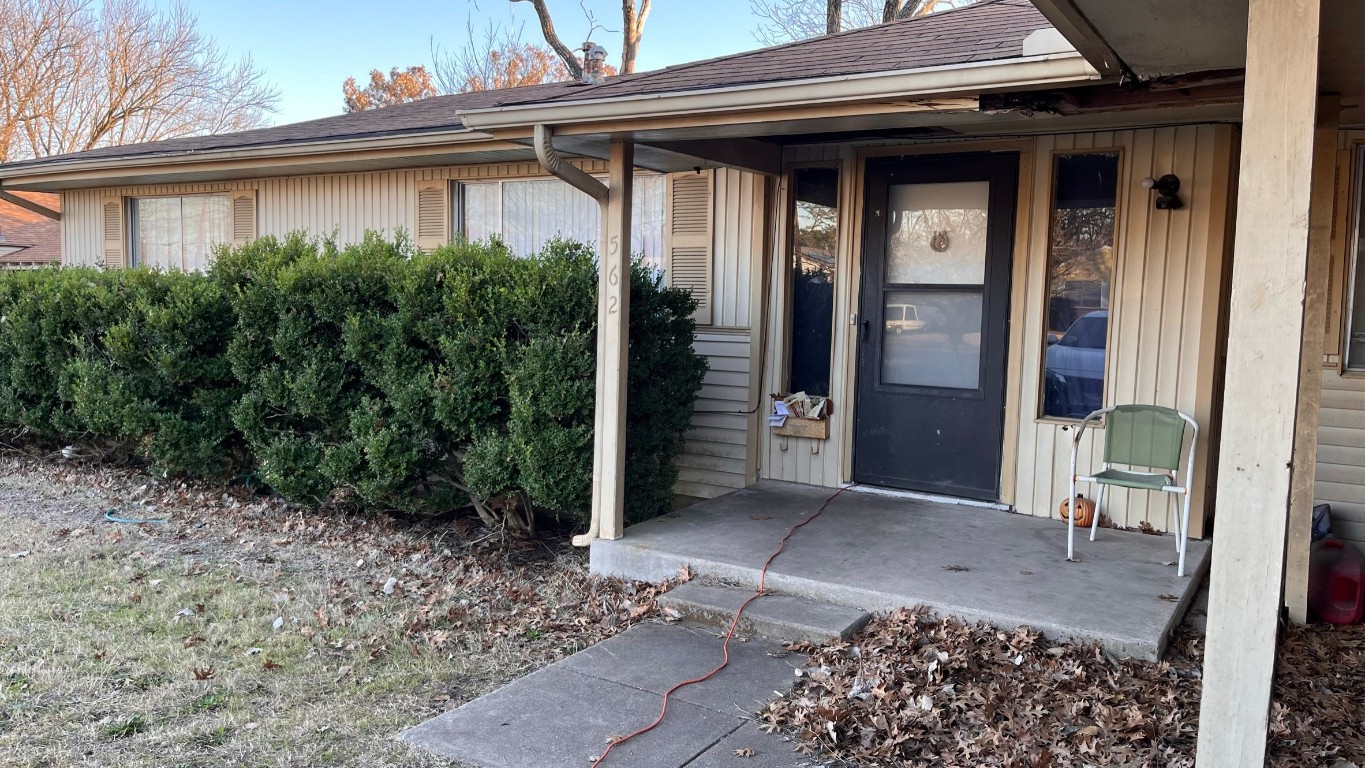 562 W 6th Street Lancaster TX 75146