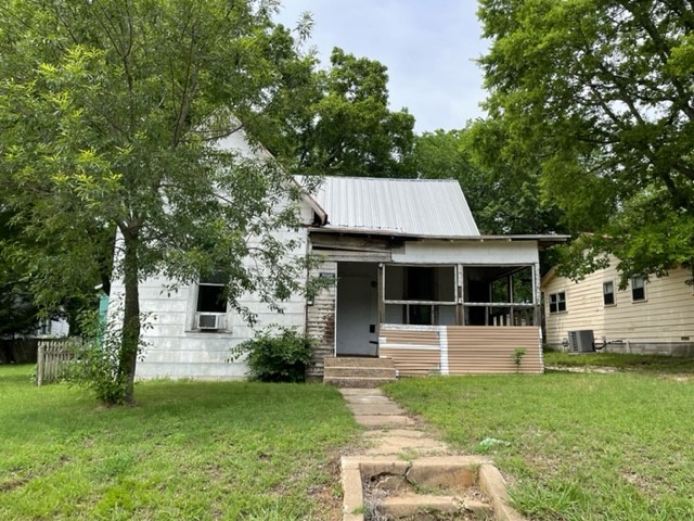 225 W Monterey Street Denison TX 75020