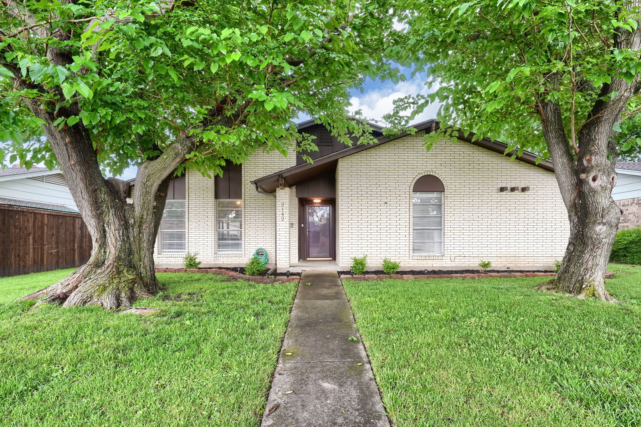 2142 Village Crest Drive Garland TX 75044