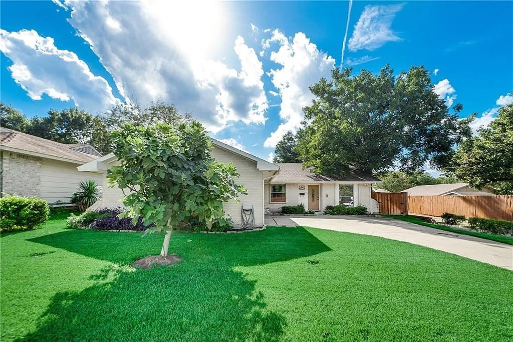 405 Woodmere Drive Garland TX 75043