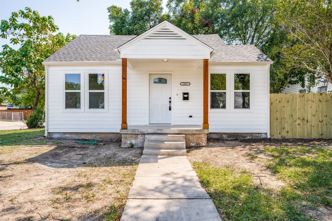 1537 Ruea Street Grand Prairie TX 75050