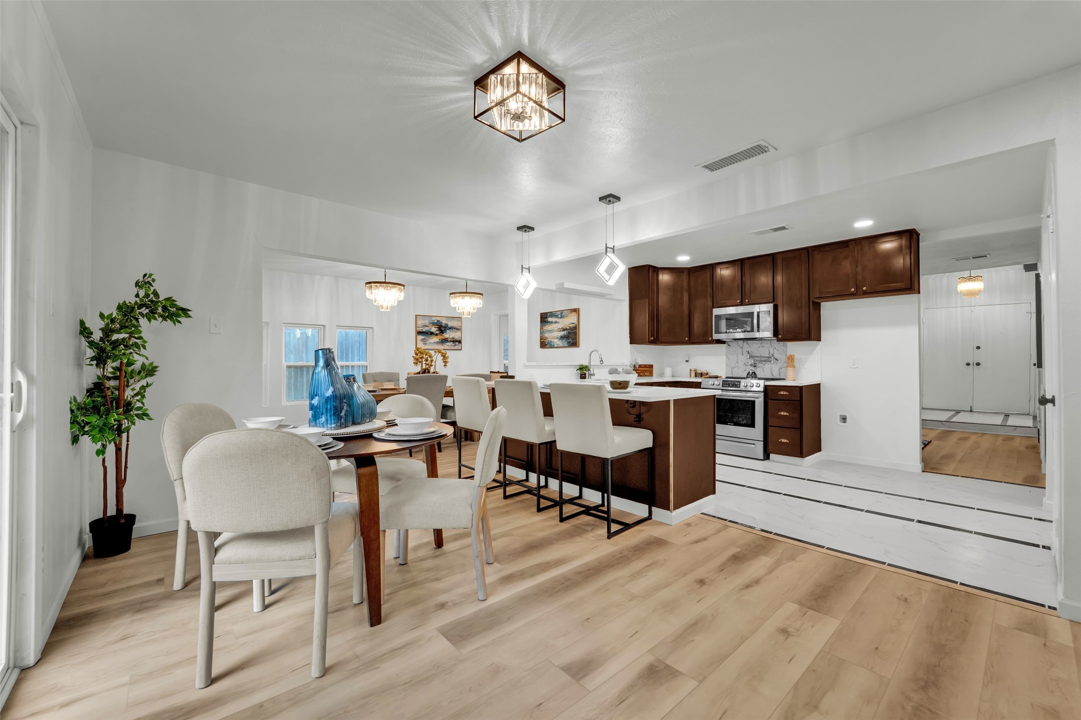 2114 Via Vista Carrollton TX 75006