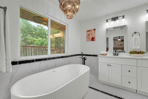 2114 Via Vista Carrollton TX 75006