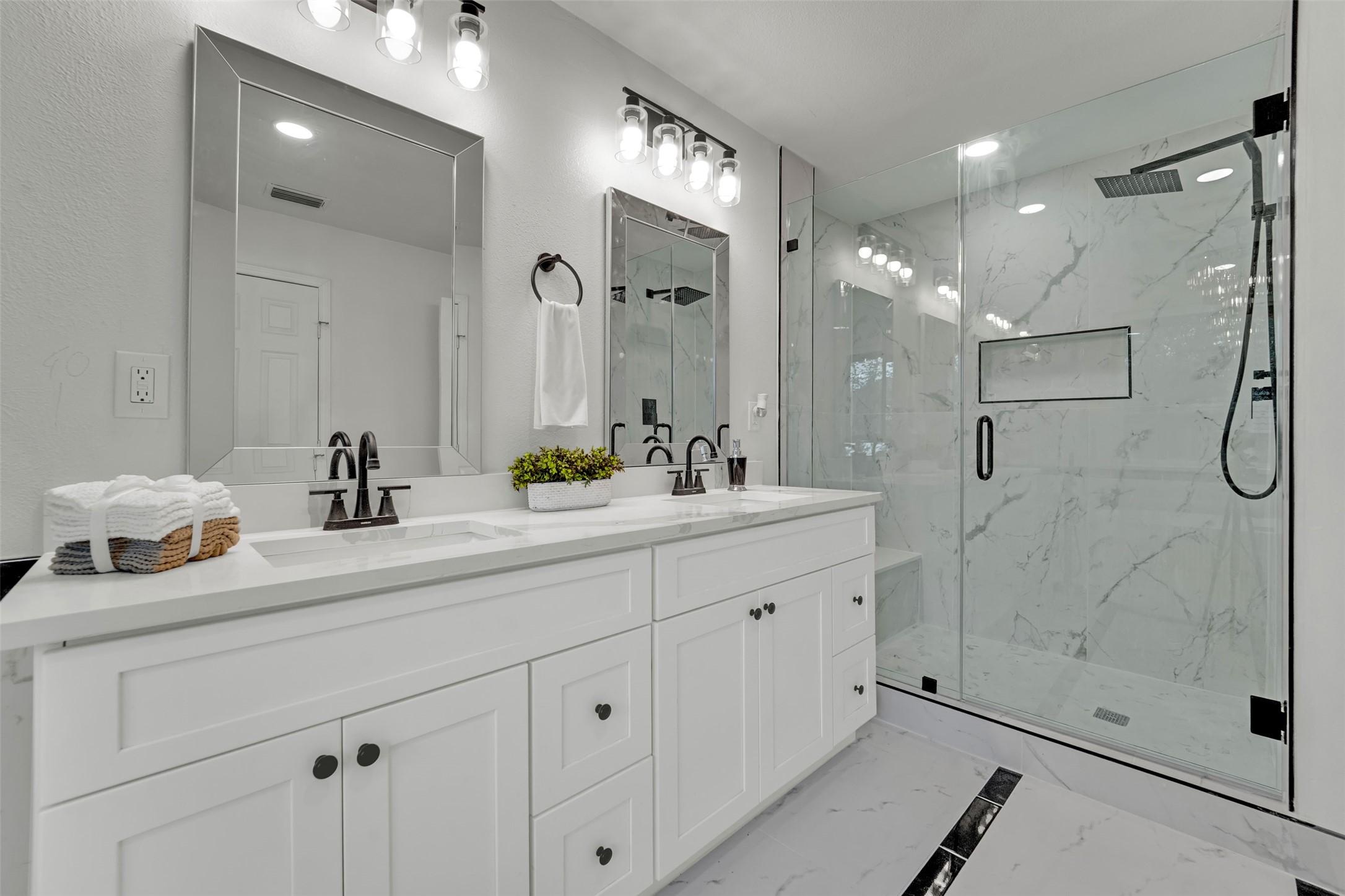 2114 Via Vista Carrollton TX 75006
