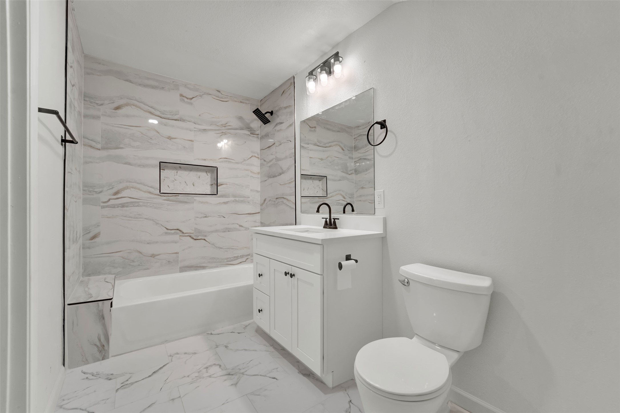 2114 Via Vista Carrollton TX 75006