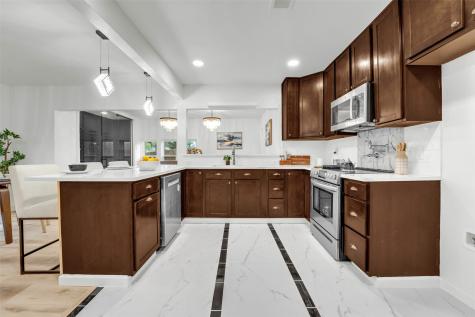 2114 Via Vista Carrollton TX 75006
