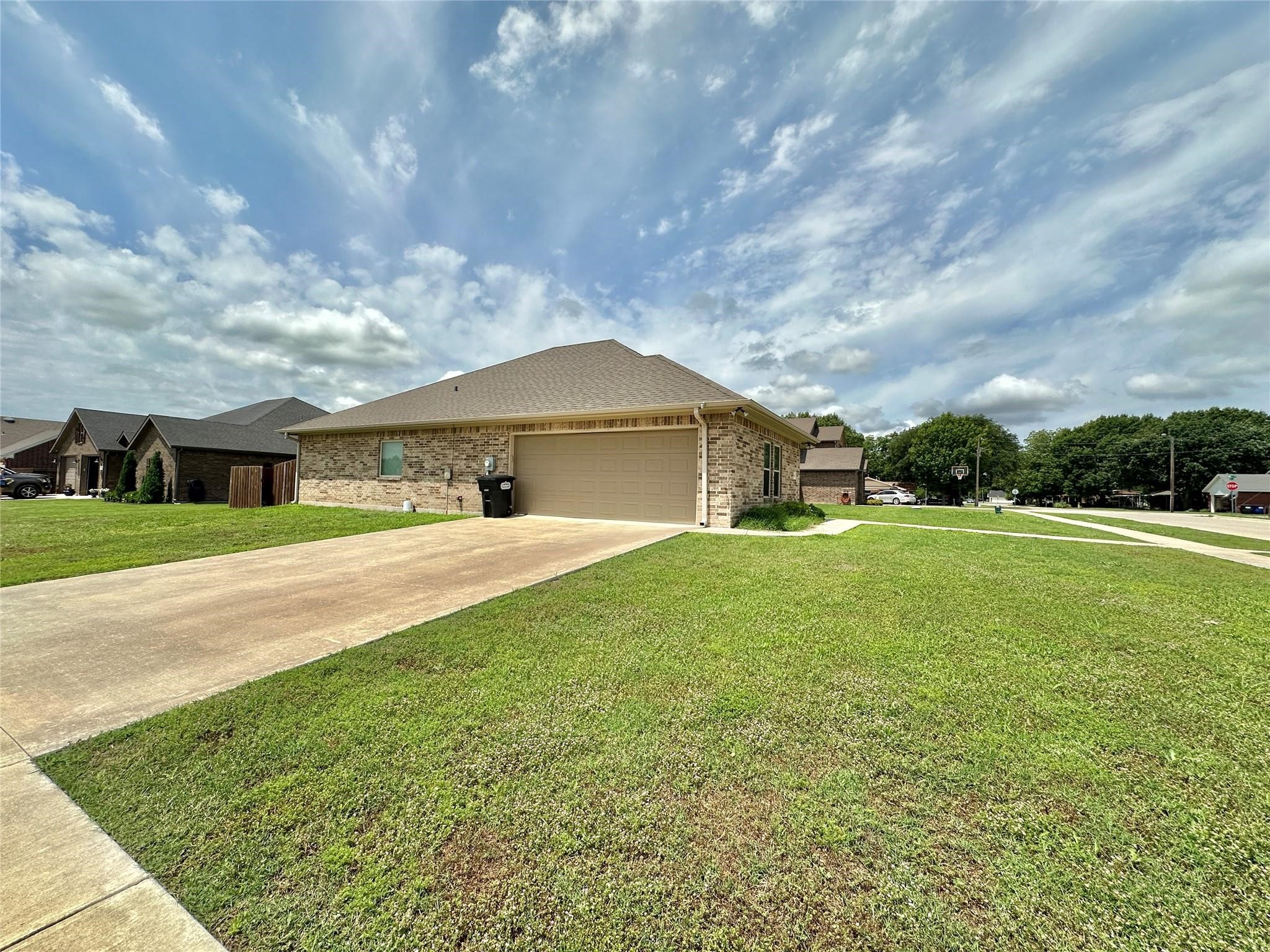 318 E 4th Street Lindsay TX 76250