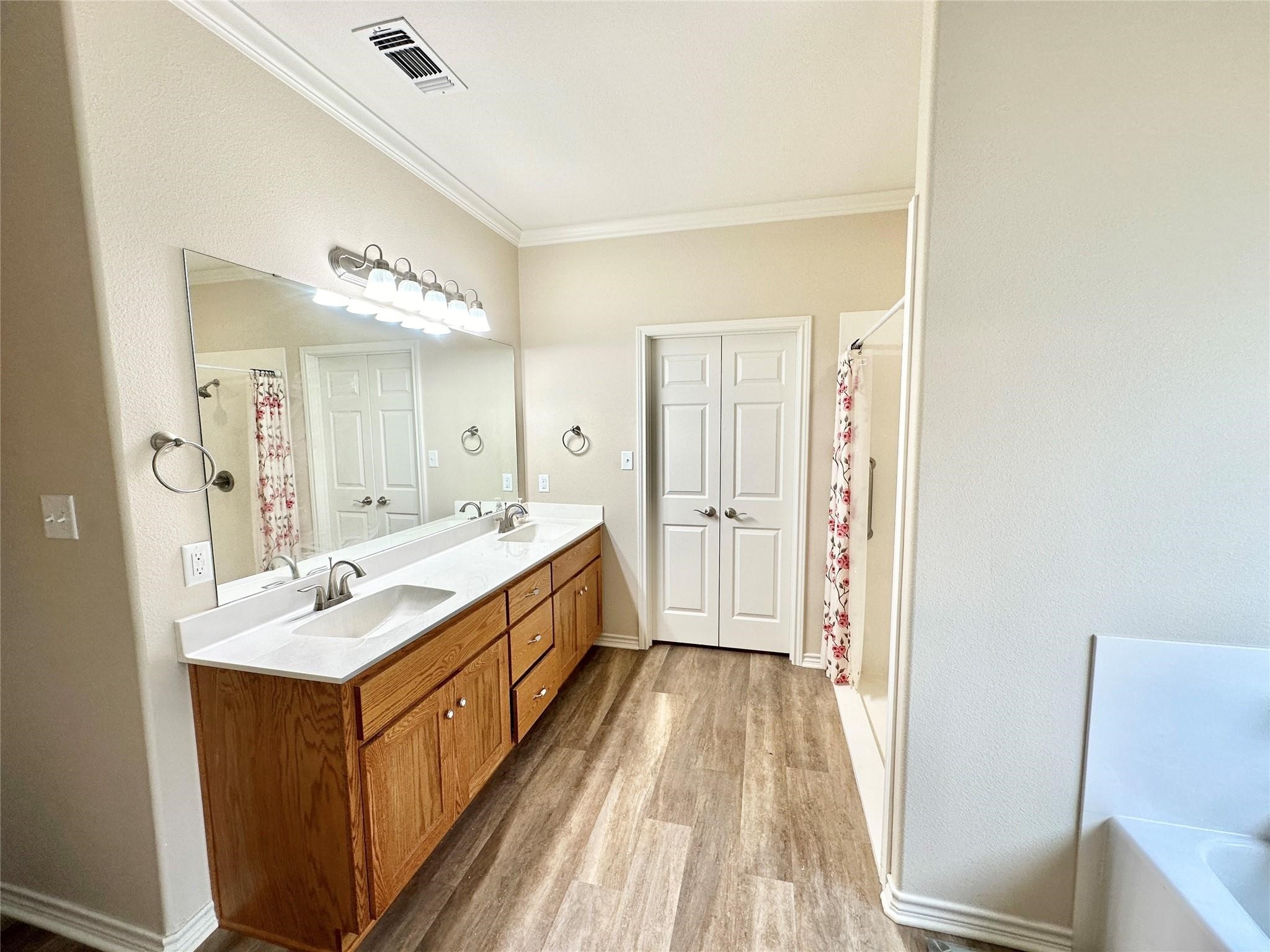 318 E 4th Street Lindsay TX 76250