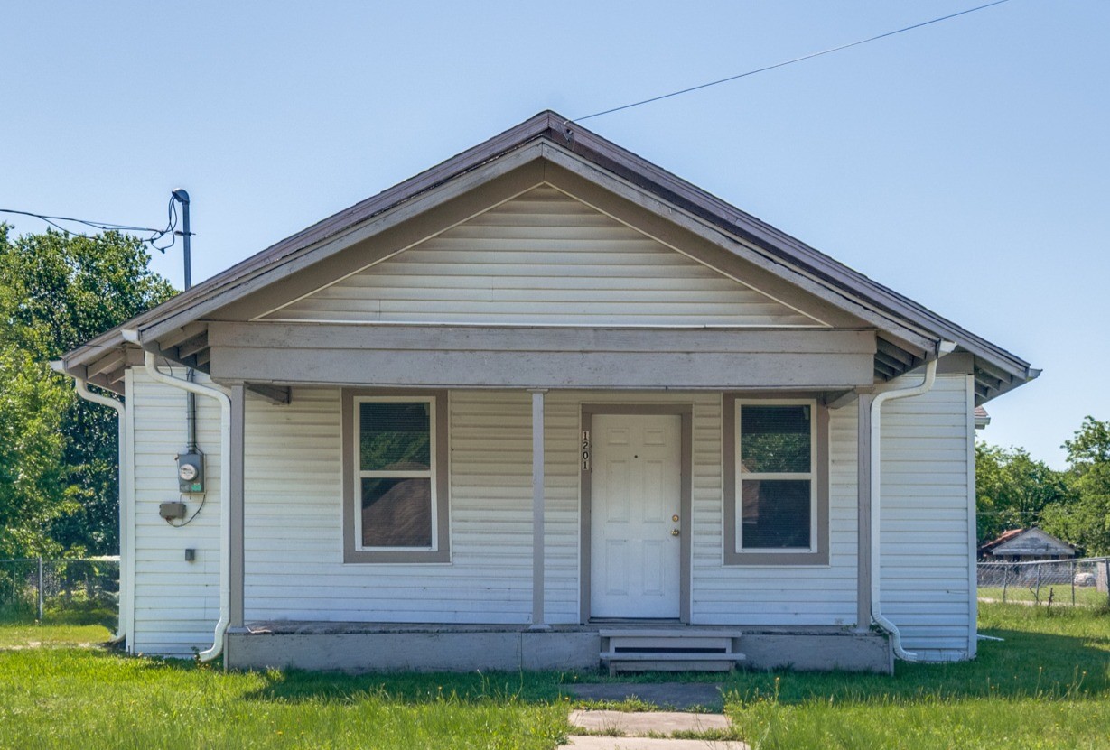 1201 E 3rd Avenue Corsicana TX 75110