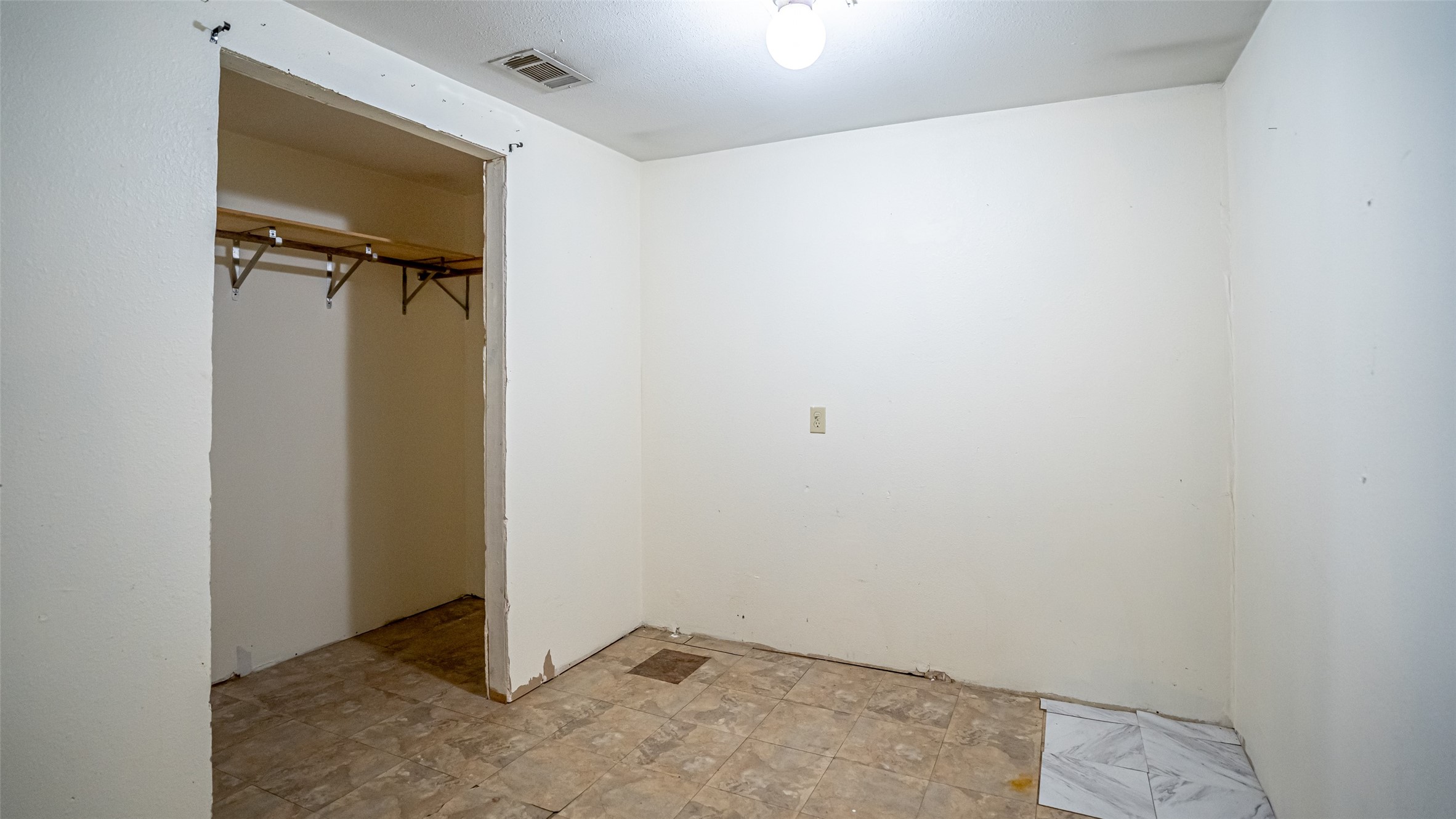 1005 Hickey Court Granbury TX 76049