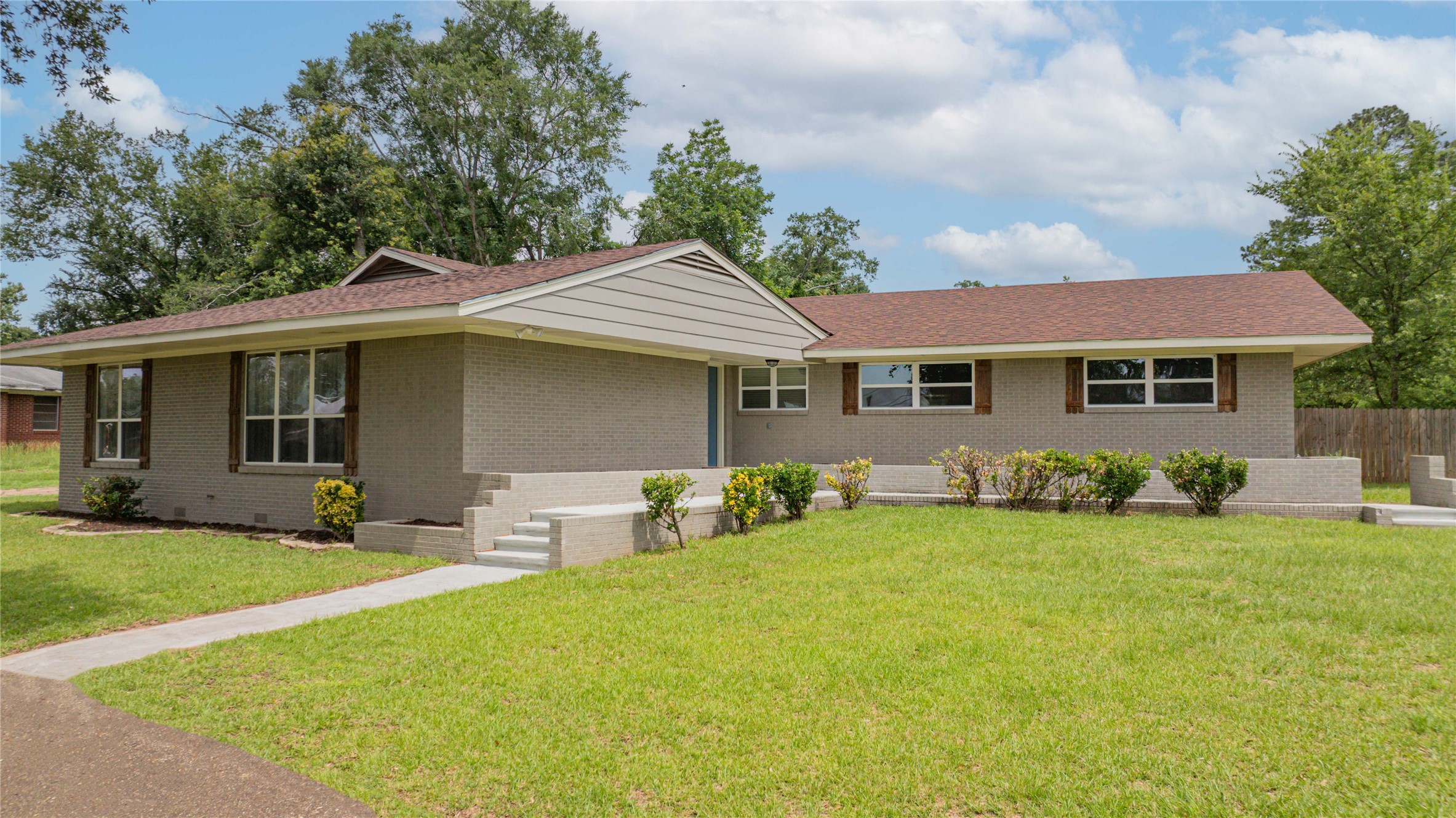812 E 1st Hughes Springs TX 75656
