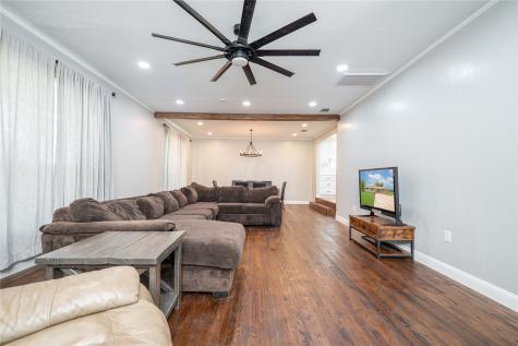 812 E 1st Hughes Springs TX 75656