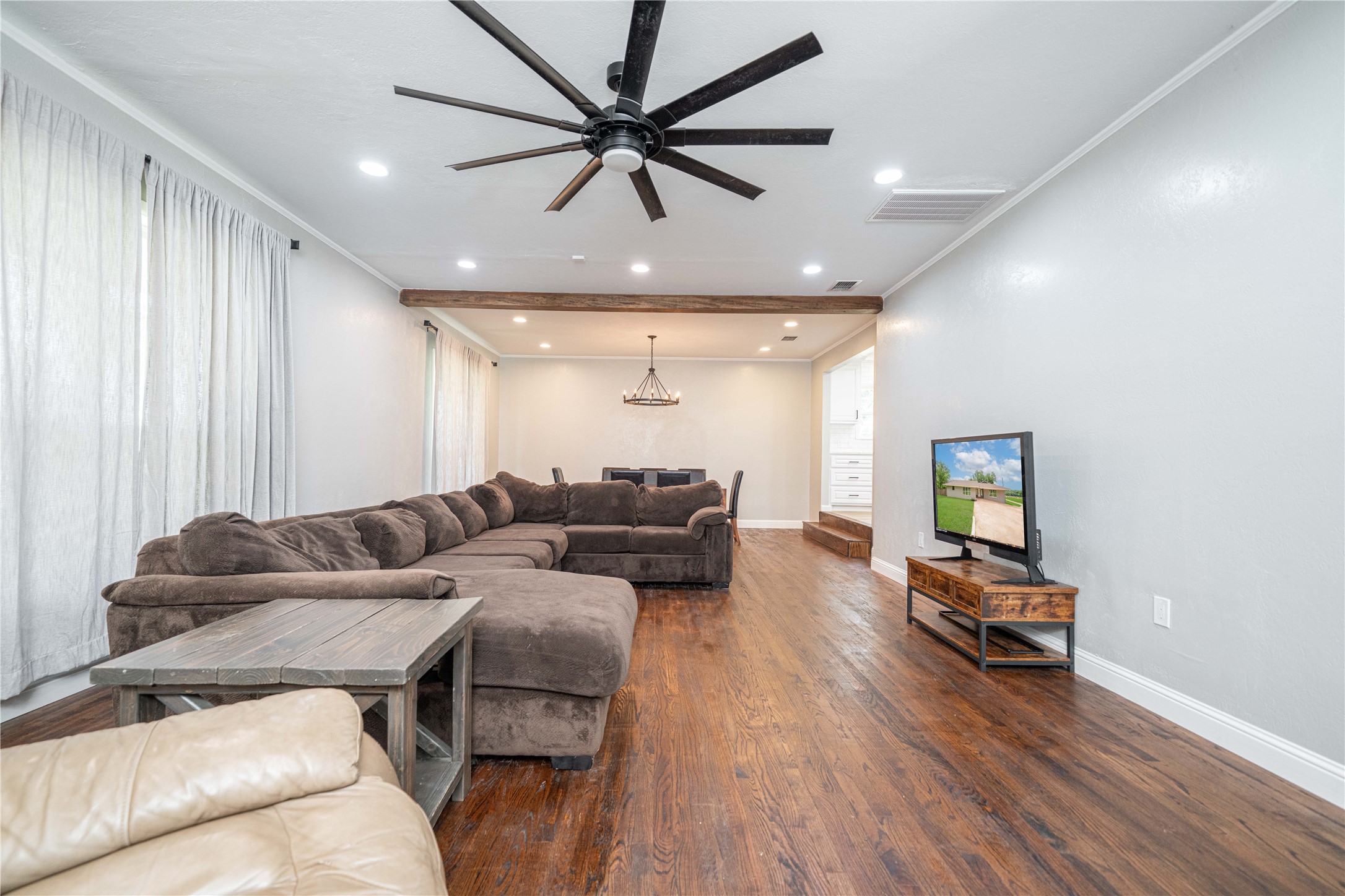 812 E 1st Hughes Springs TX 75656
