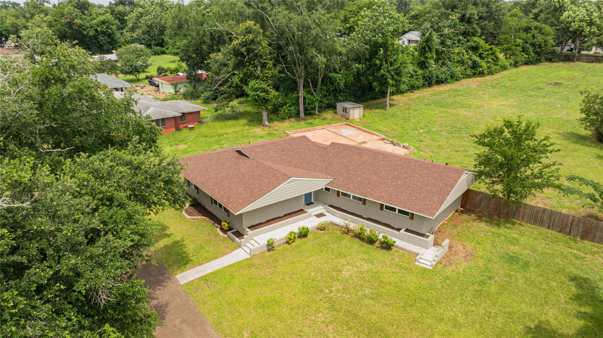 812 E 1st Hughes Springs TX 75656
