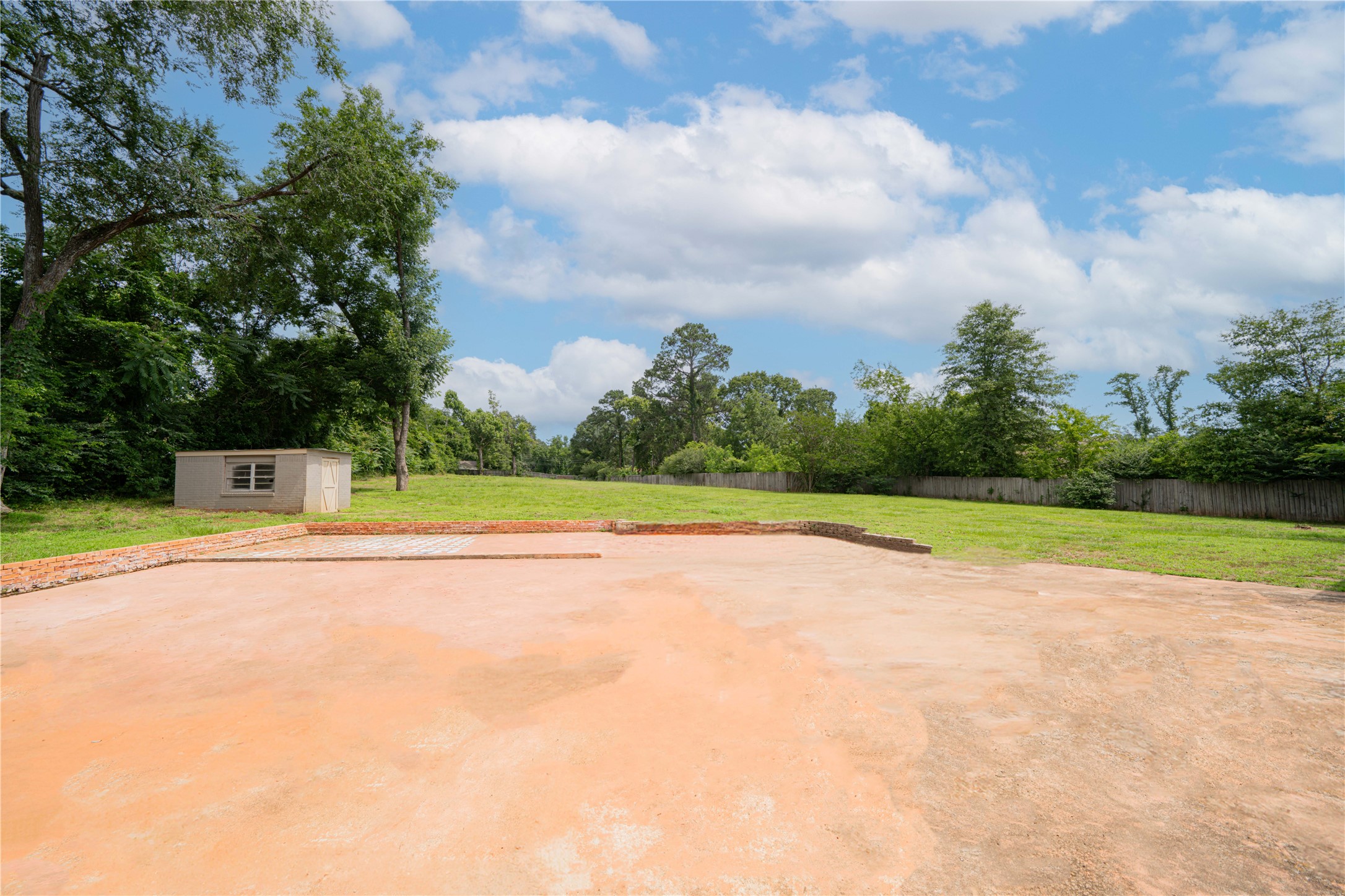 812 E 1st Hughes Springs TX 75656