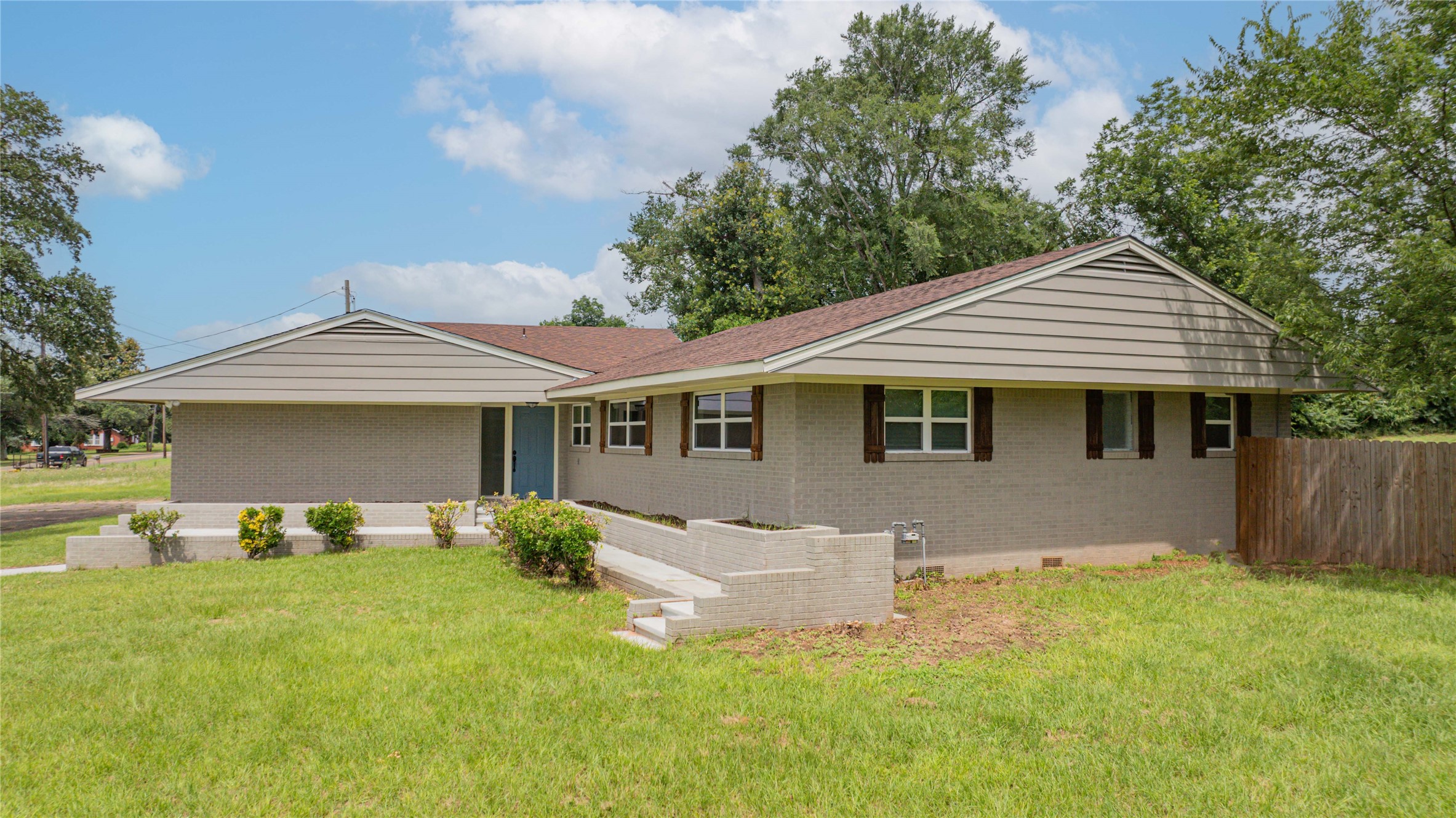812 E 1st Hughes Springs TX 75656