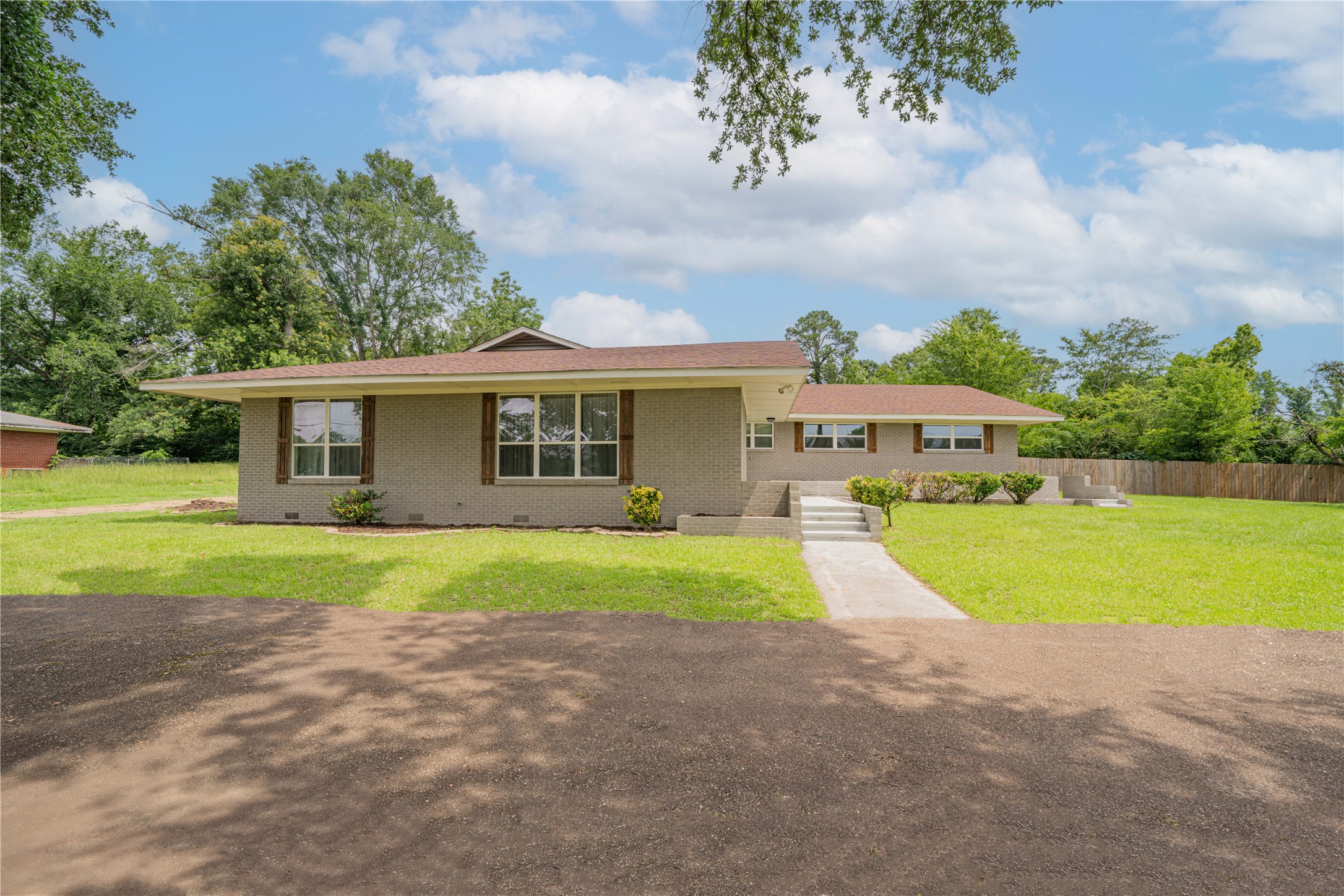 812 E 1st Hughes Springs TX 75656