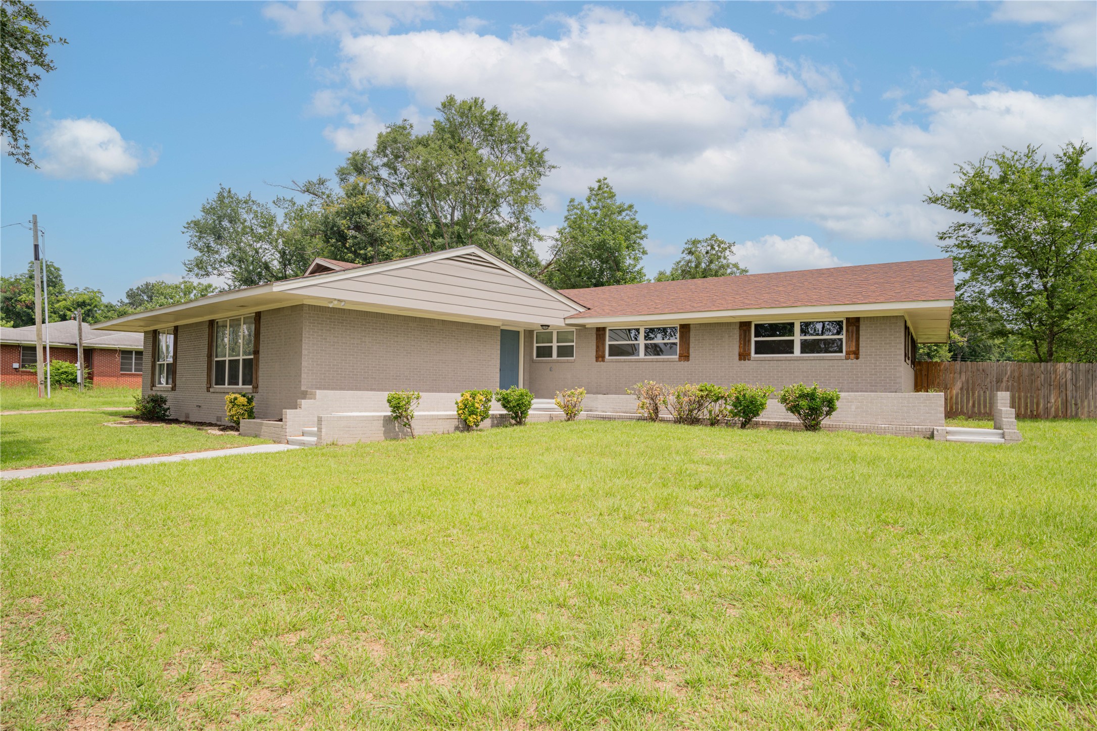 812 E 1st Hughes Springs TX 75656