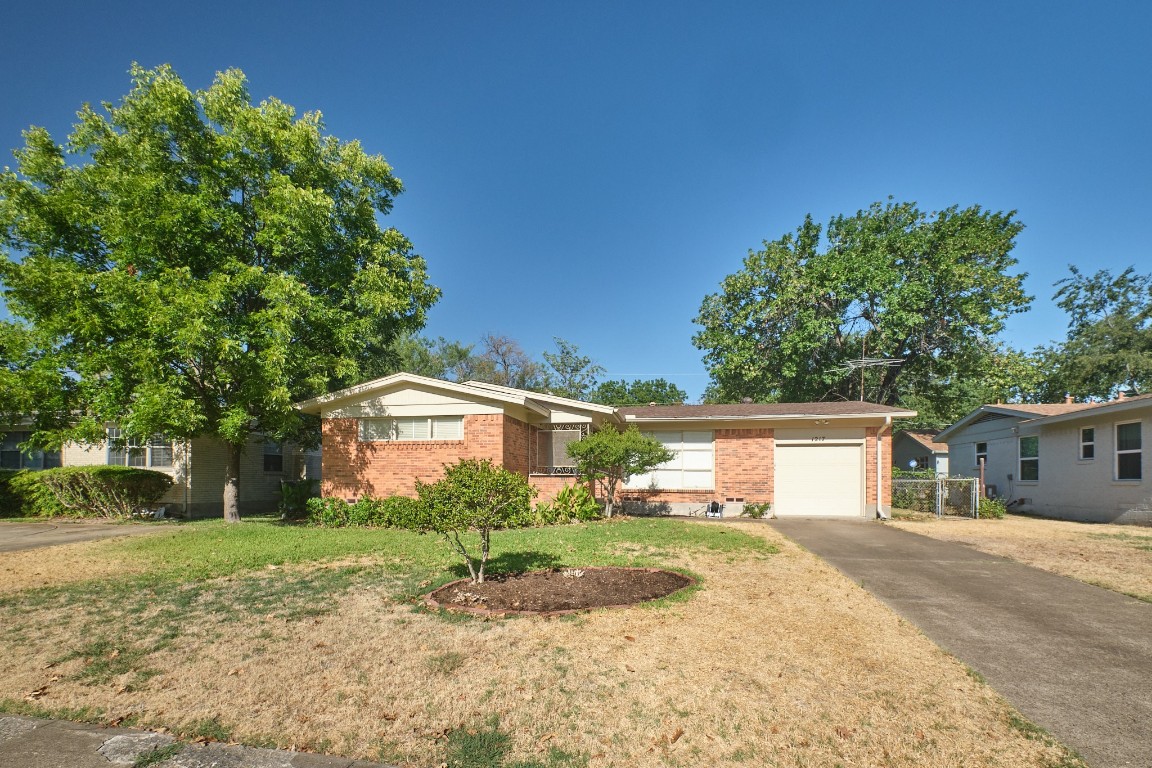 1217 Bluebird Lane Garland TX 75042