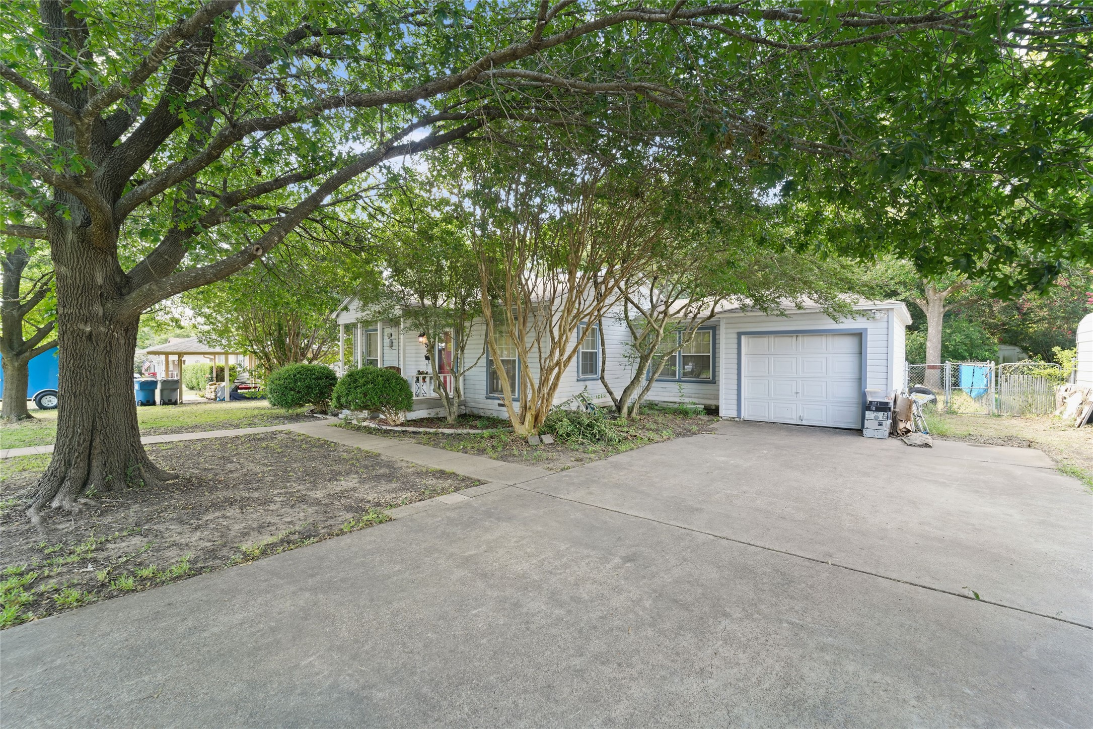 568 W 6th Street Lancaster TX 75146