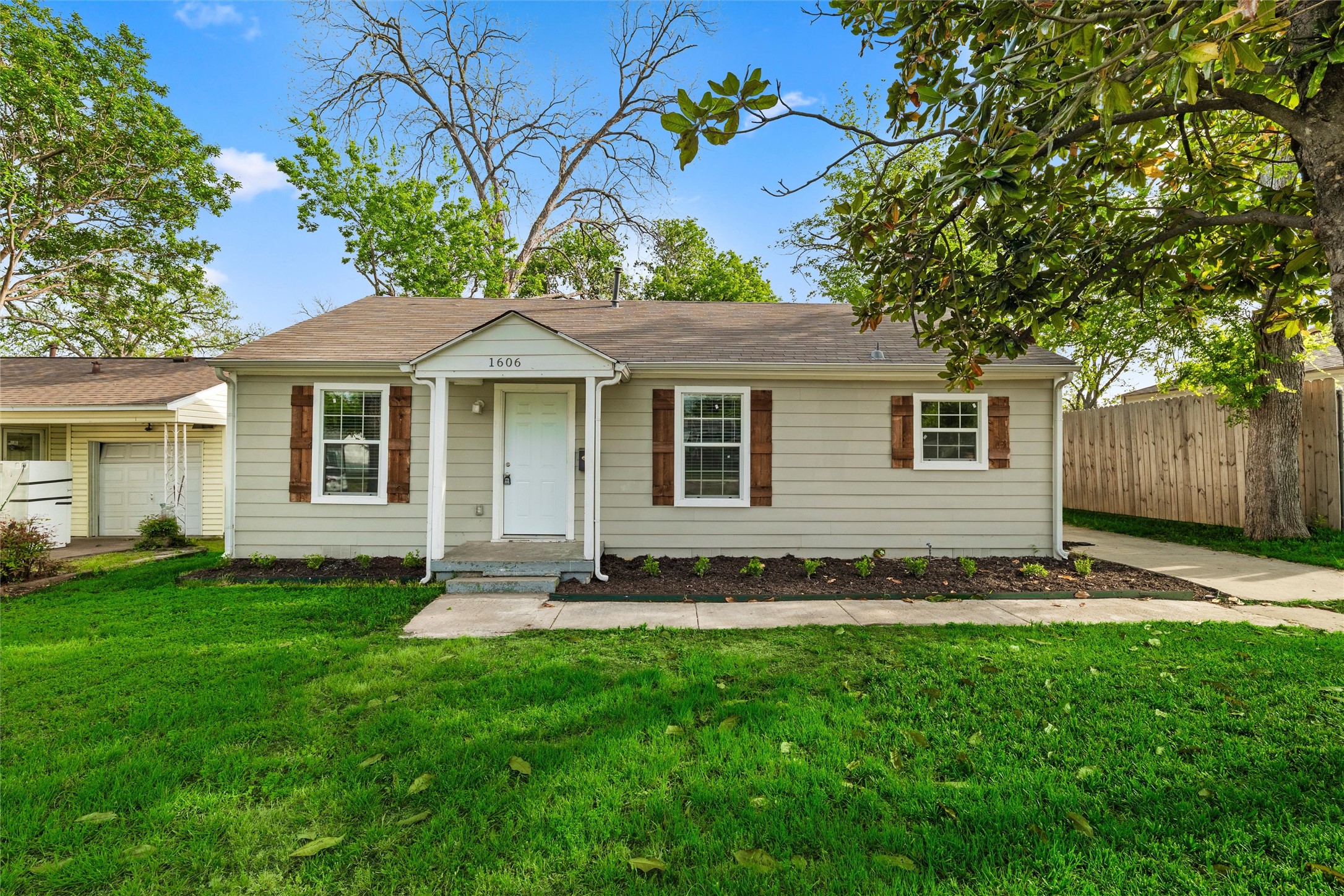 1606 Davis Boulevard Garland TX 75042