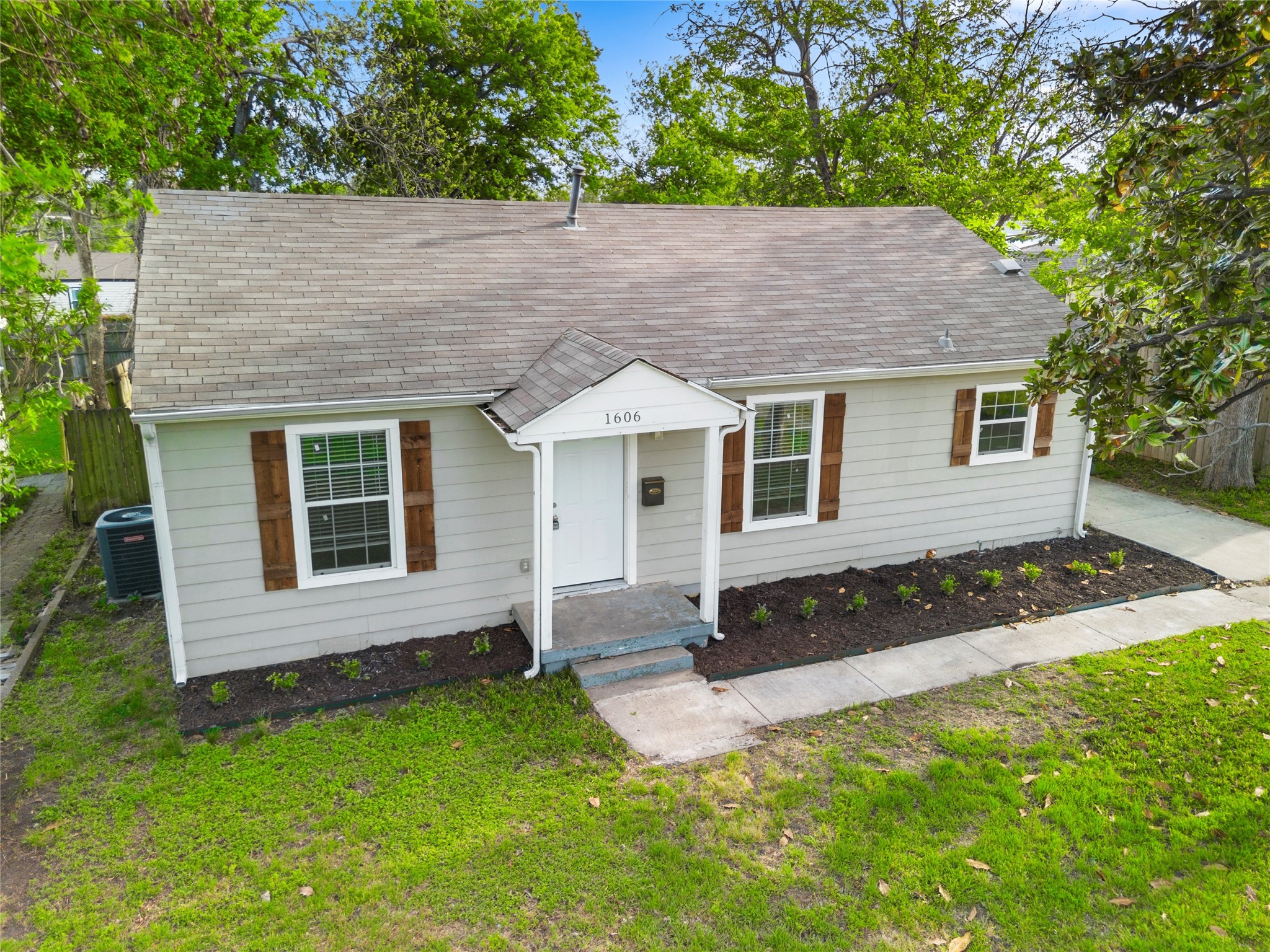 1606 Davis Boulevard Garland TX 75042