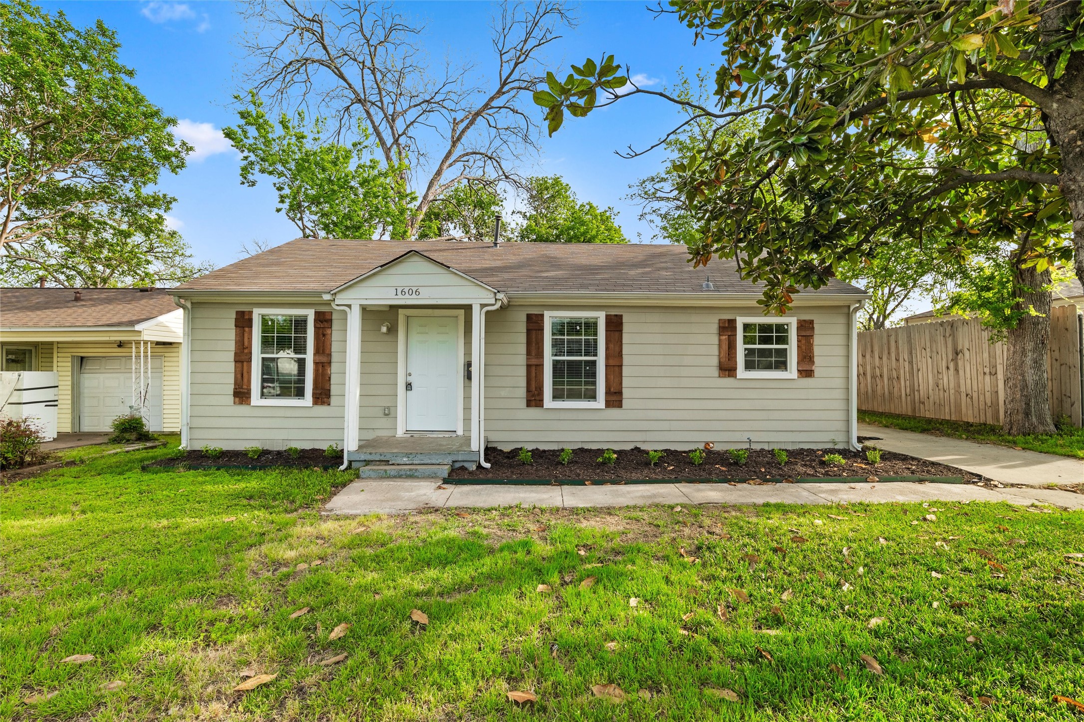 1606 Davis Boulevard Garland TX 75042