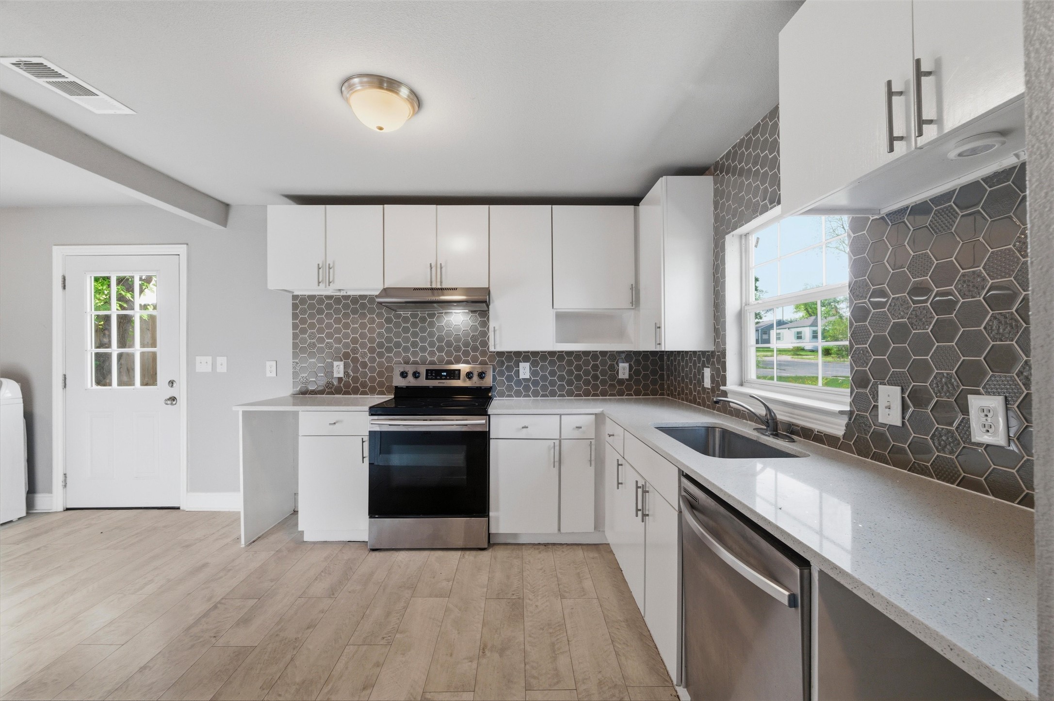 1606 Davis Boulevard Garland TX 75042