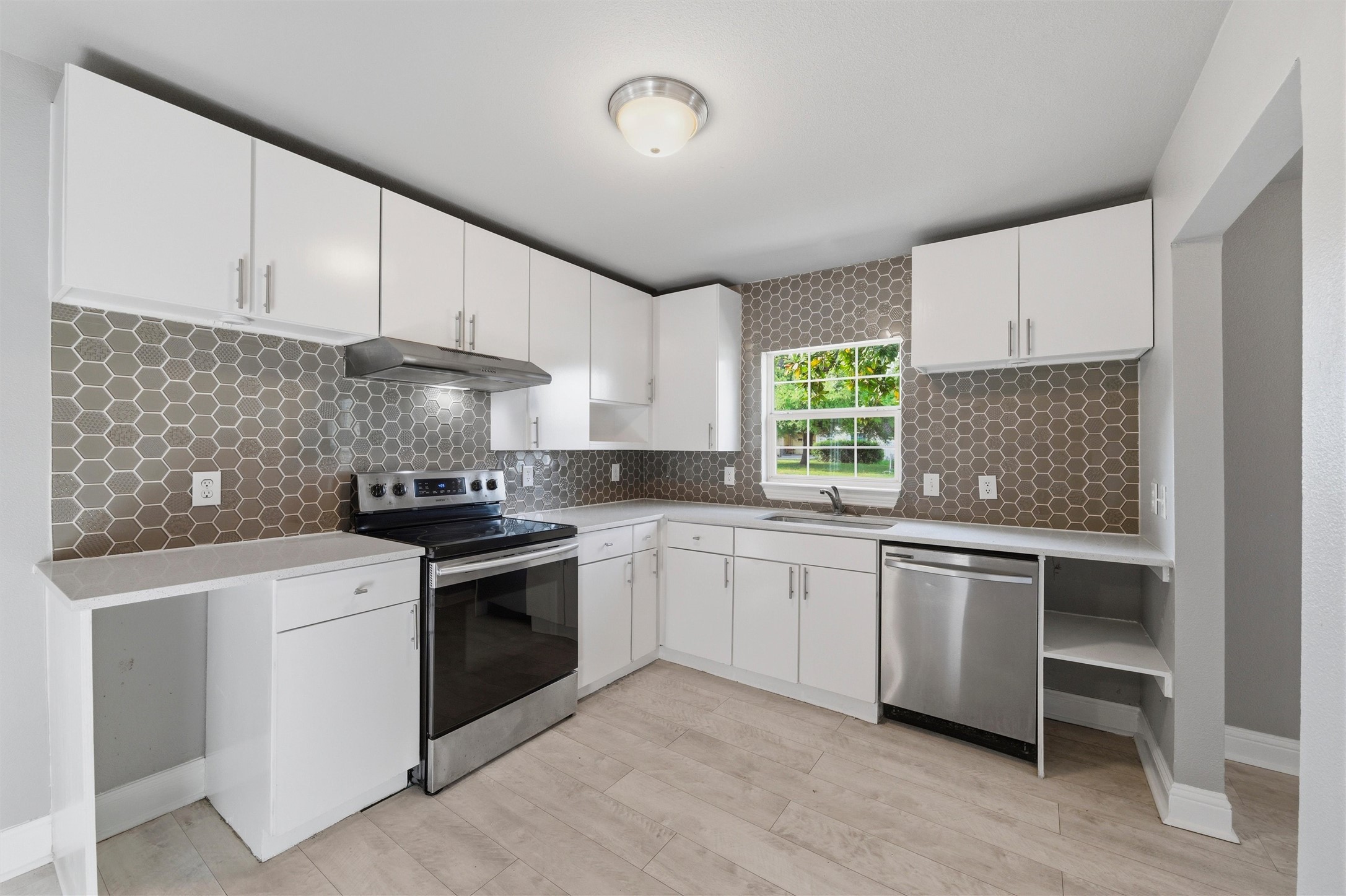 1606 Davis Boulevard Garland TX 75042
