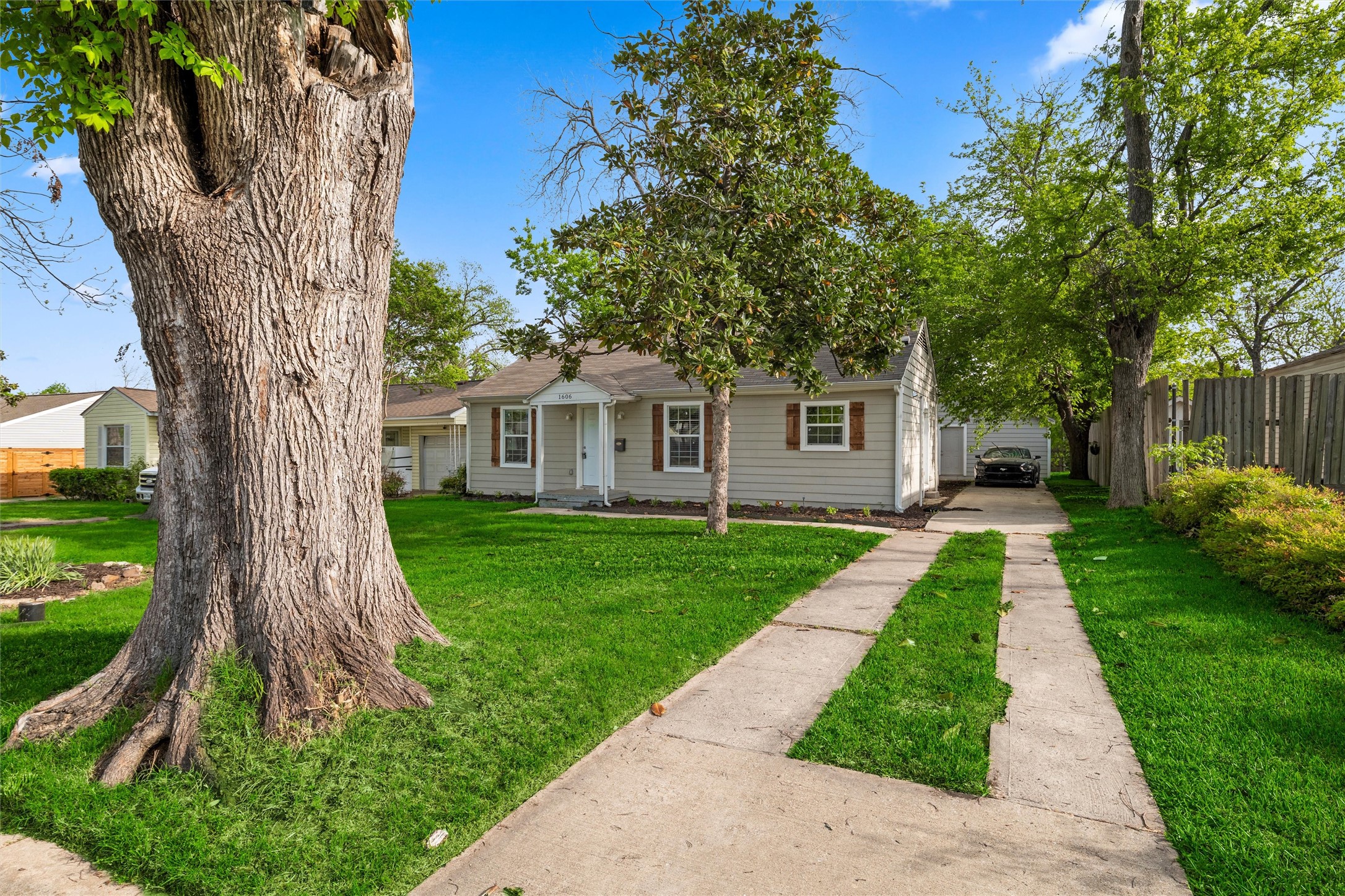 1606 Davis Boulevard Garland TX 75042