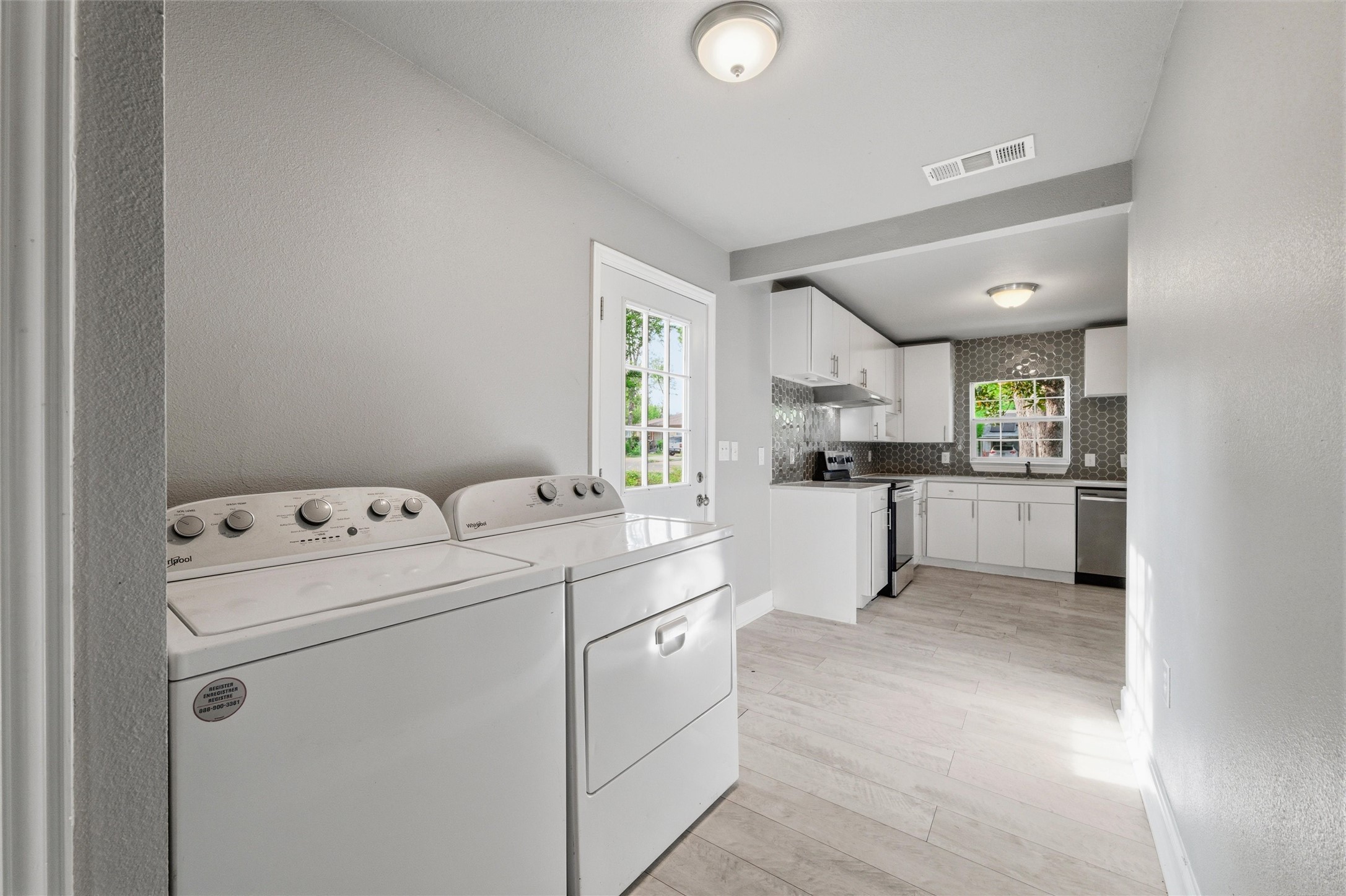 1606 Davis Boulevard Garland TX 75042