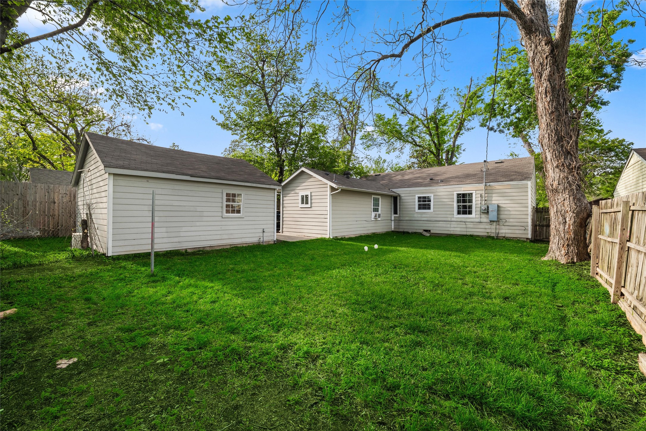 1606 Davis Boulevard Garland TX 75042
