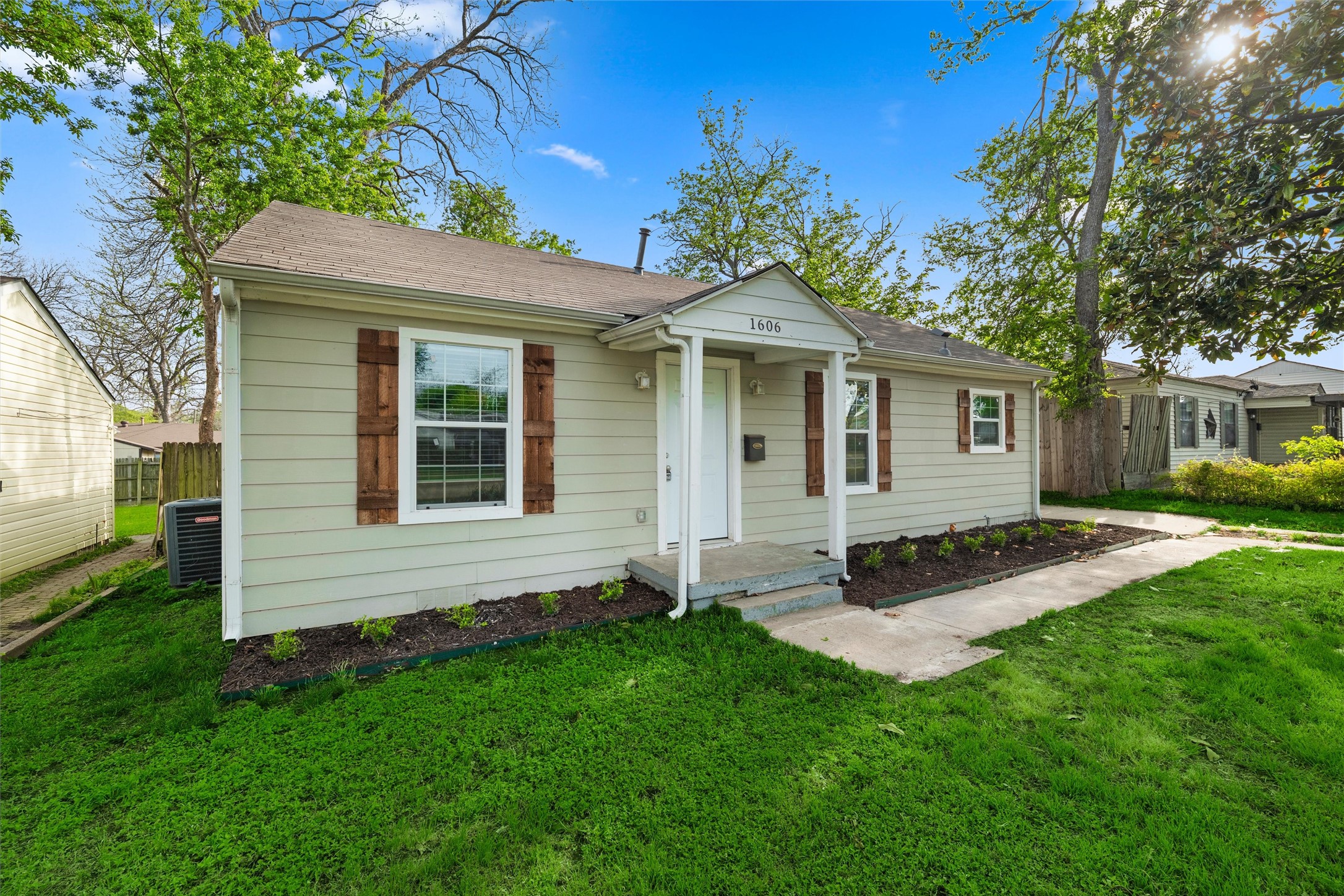 1606 Davis Boulevard Garland TX 75042