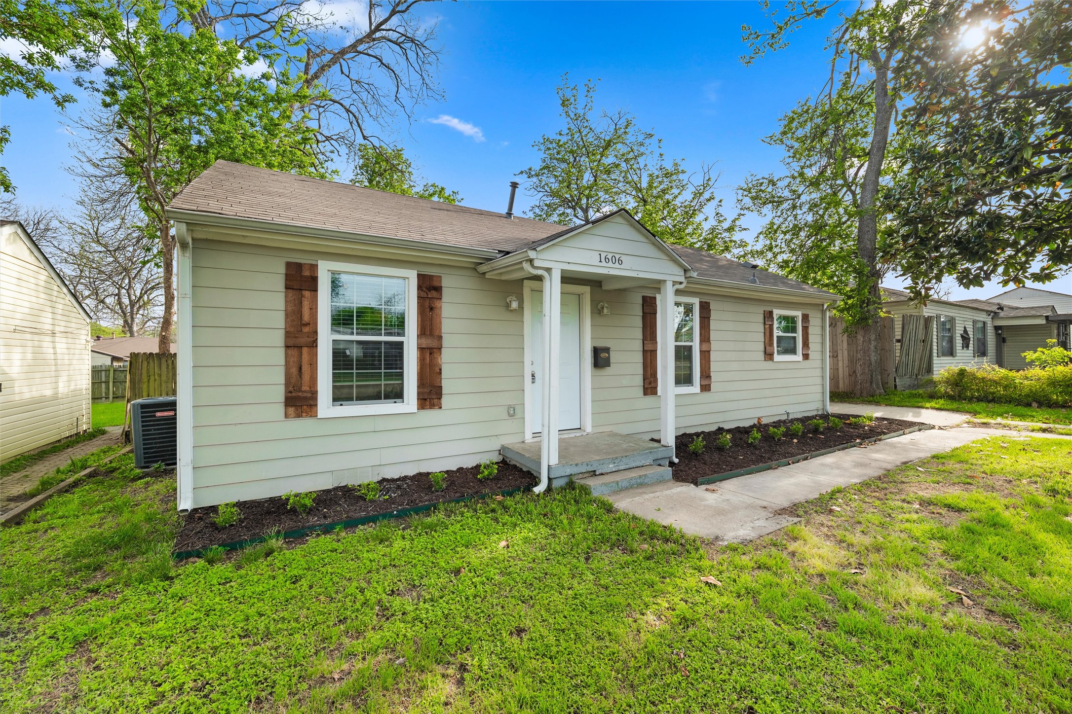 1606 Davis Boulevard Garland TX 75042