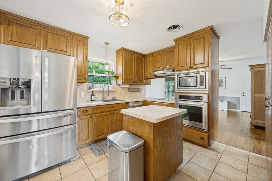905 Hurstview Drive Hurst TX 76053
