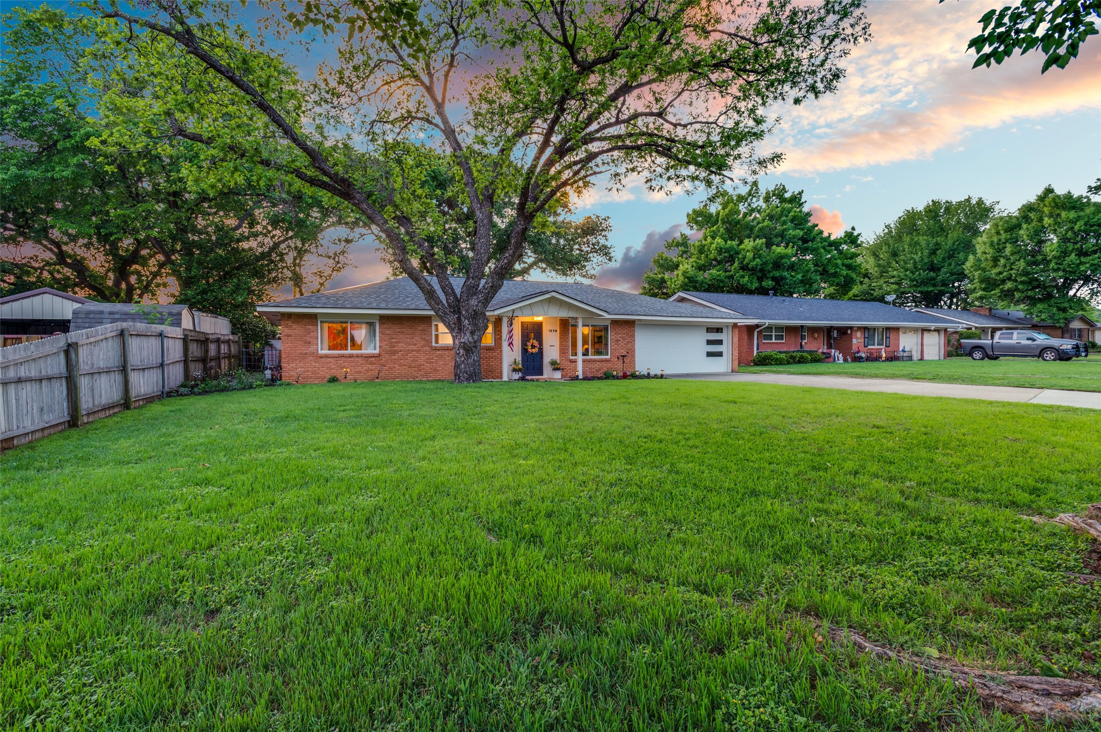 1229 Brookside Drive Hurst TX 76053