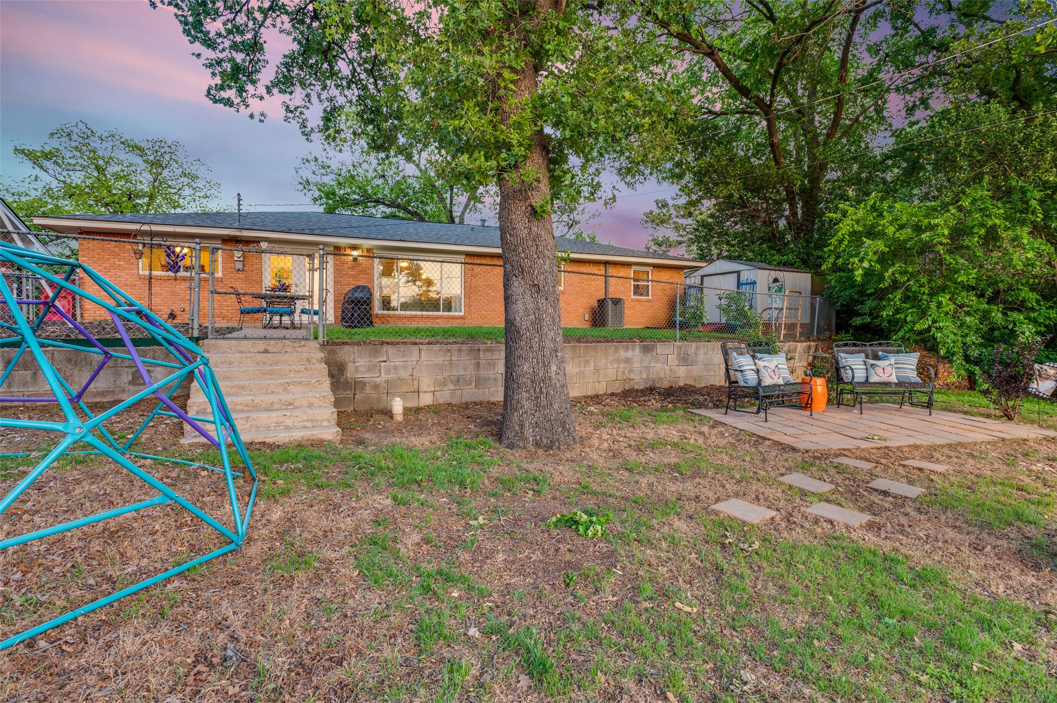 1229 Brookside Drive Hurst TX 76053