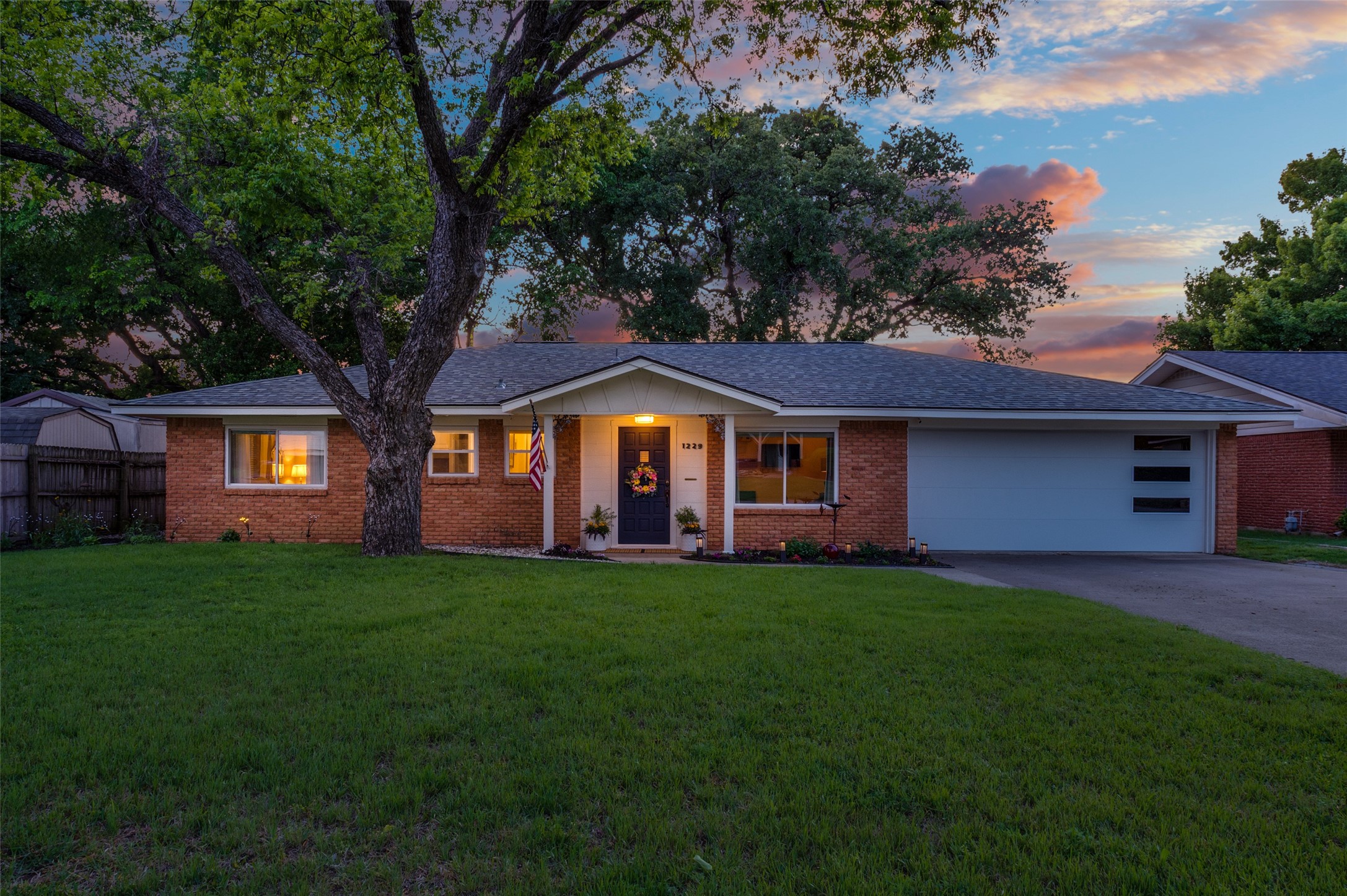 1229 Brookside Drive Hurst TX 76053
