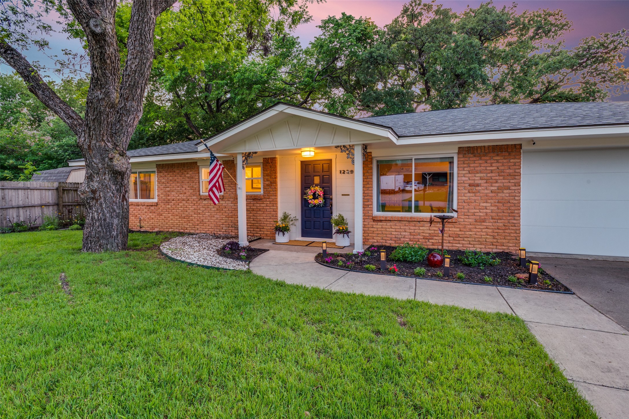 1229 Brookside Drive Hurst TX 76053