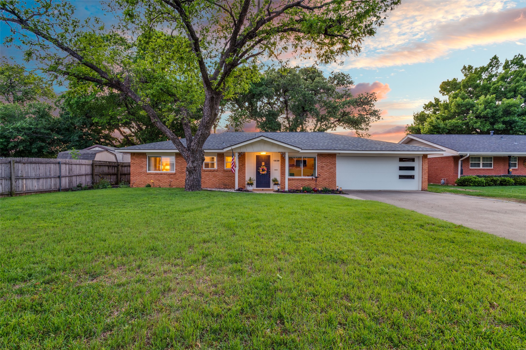 1229 Brookside Drive Hurst TX 76053
