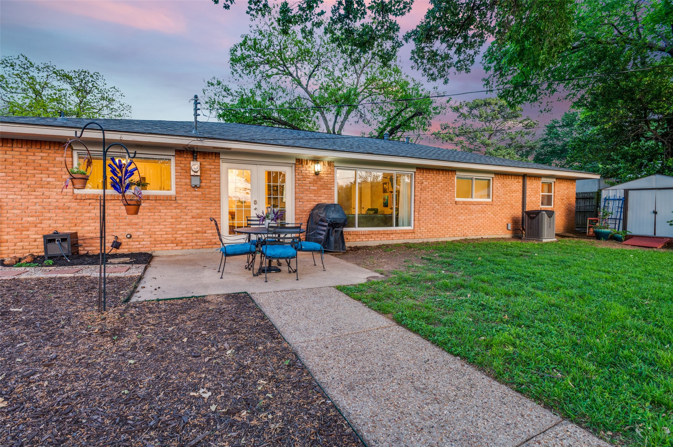 1229 Brookside Drive Hurst TX 76053