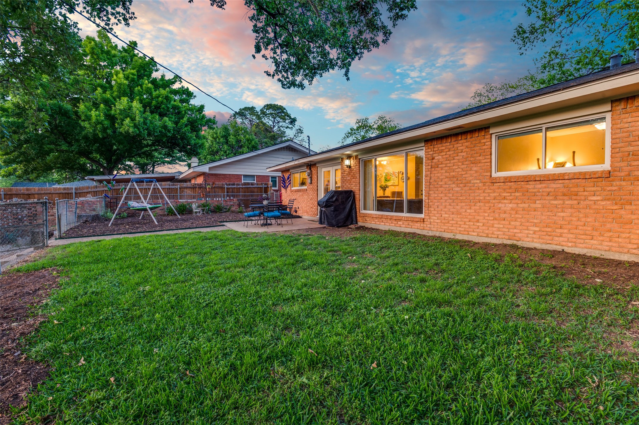 1229 Brookside Drive Hurst TX 76053