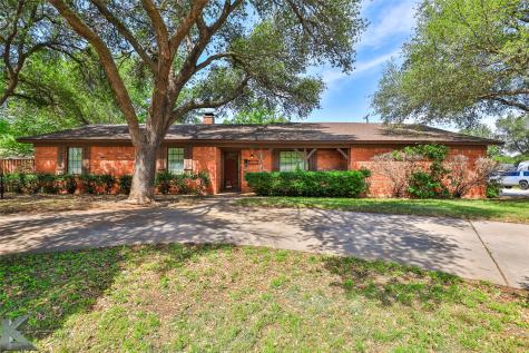 1803 Morris Avenue Sweetwater TX 79556