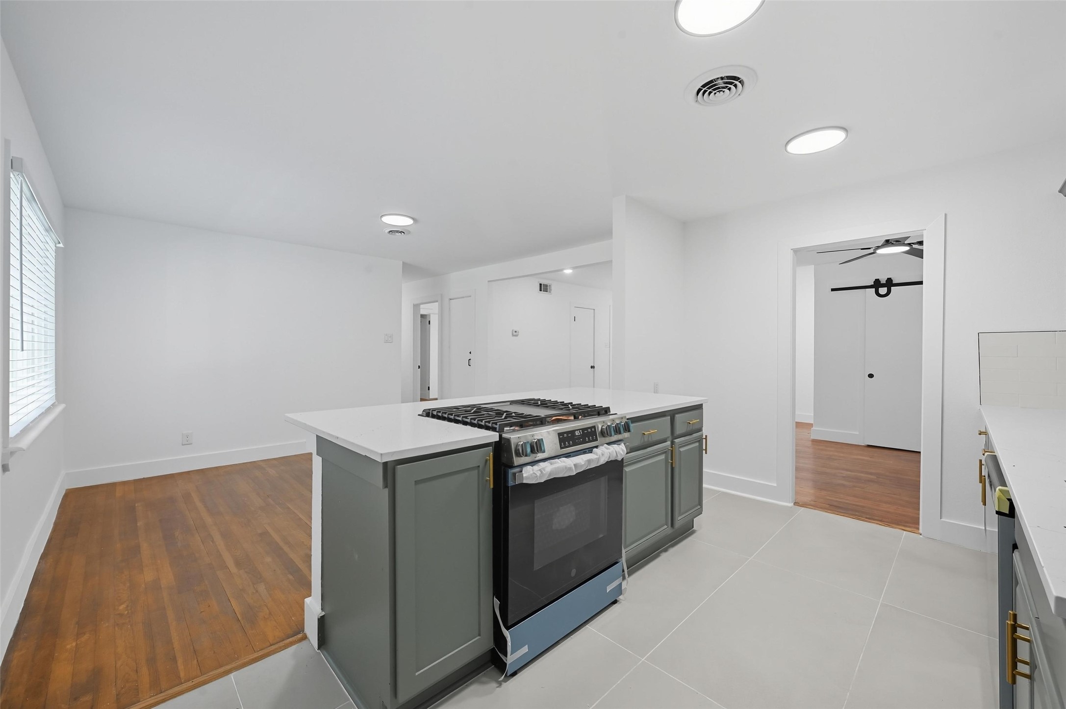 2251 Hartline Drive Dallas TX 75228