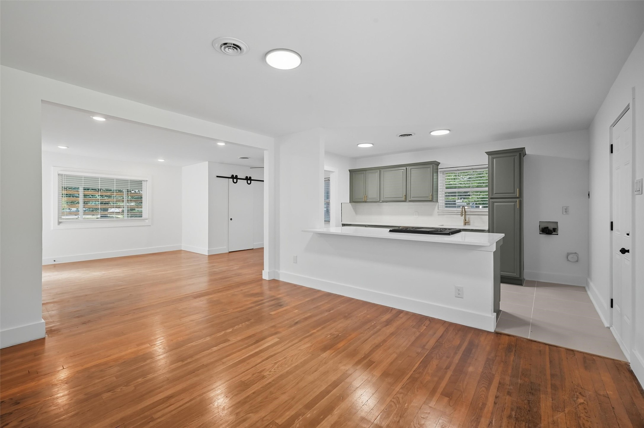 2251 Hartline Drive Dallas TX 75228
