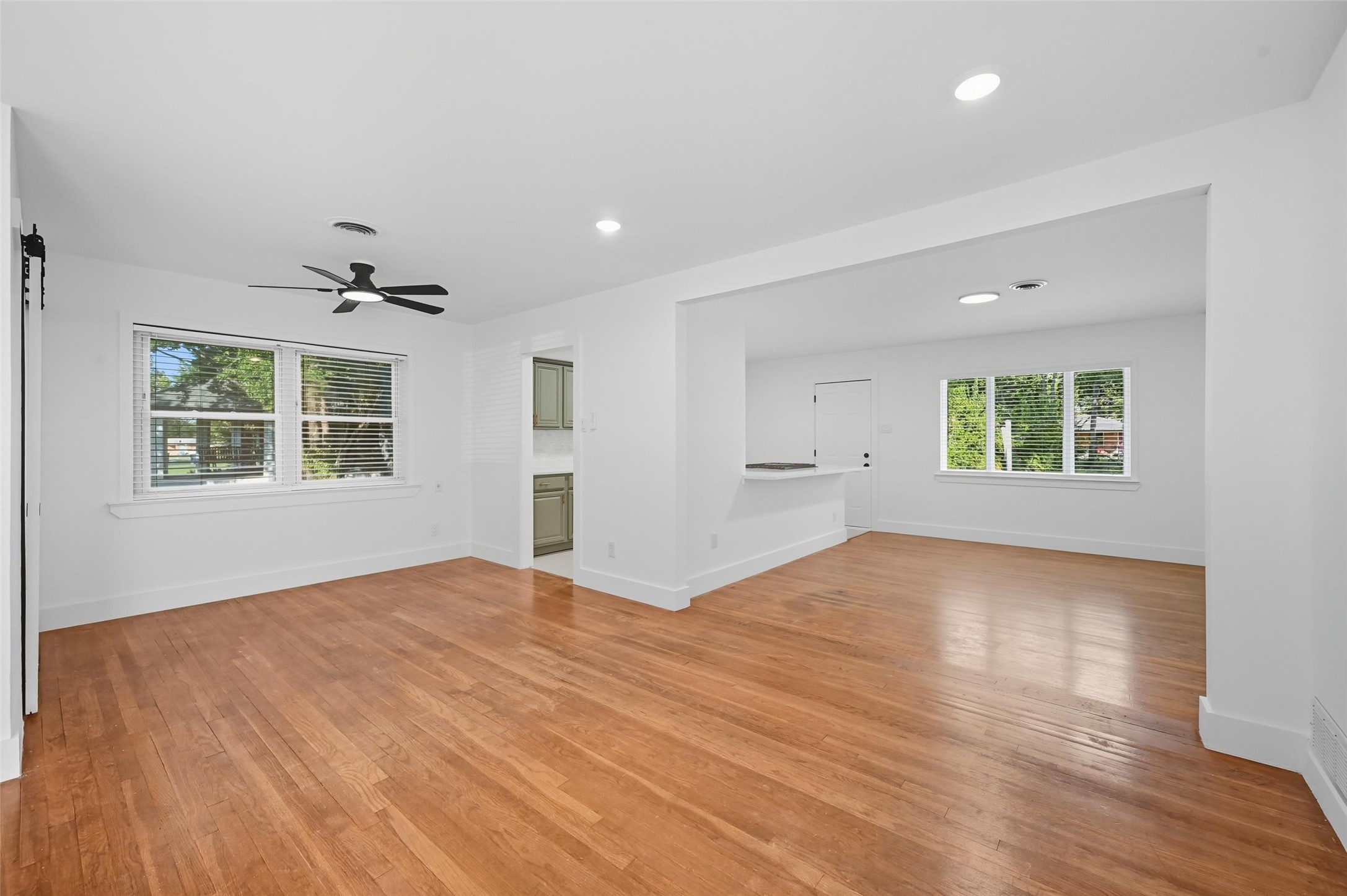 2251 Hartline Drive Dallas TX 75228
